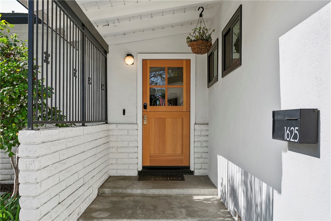 1625 W Santa Clara Avenue