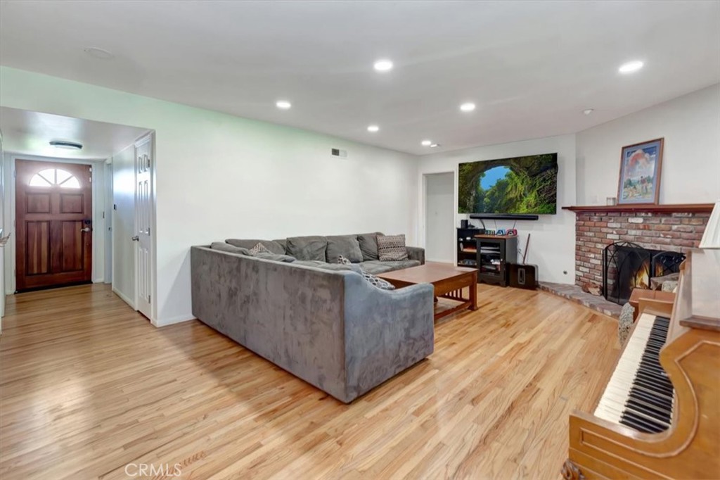 11111 Magda Lane