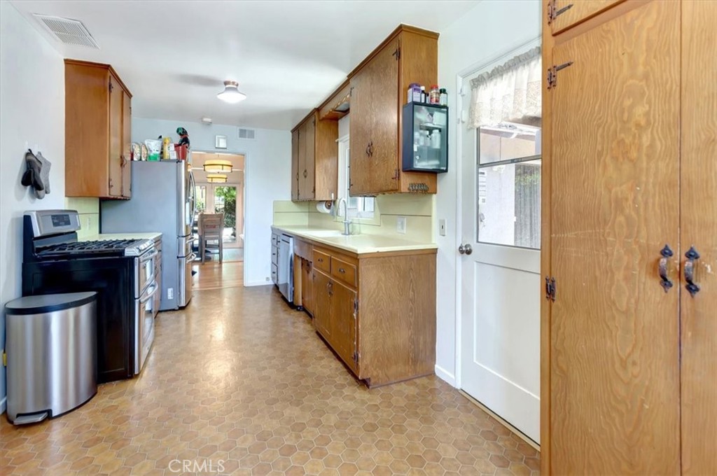 11111 Magda Lane