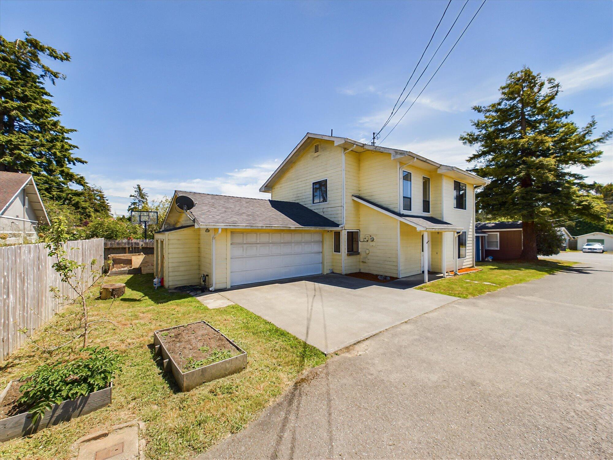 2051/2049 Sutter Road, McKinleyville