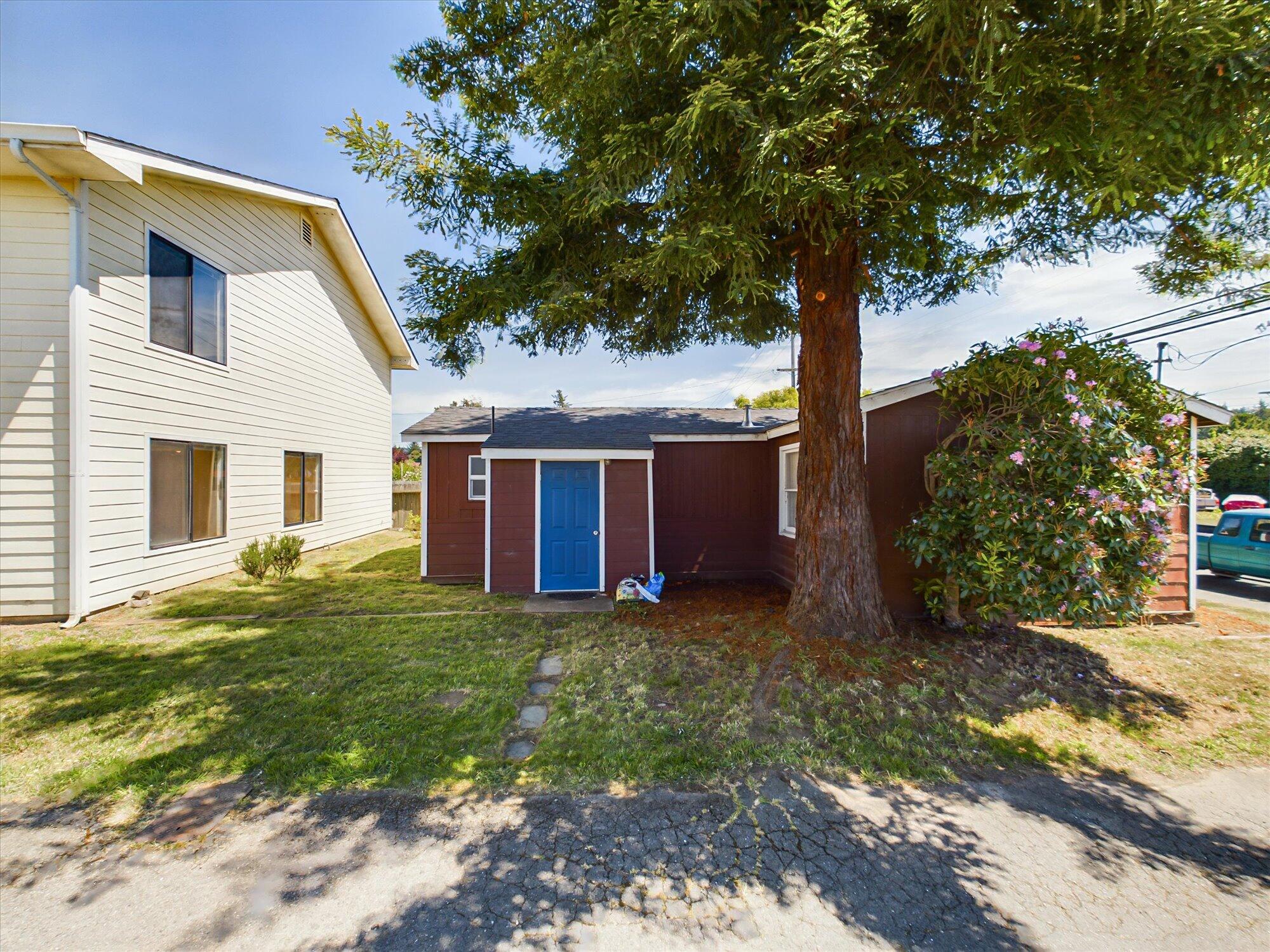 2051/2049 Sutter Road, McKinleyville