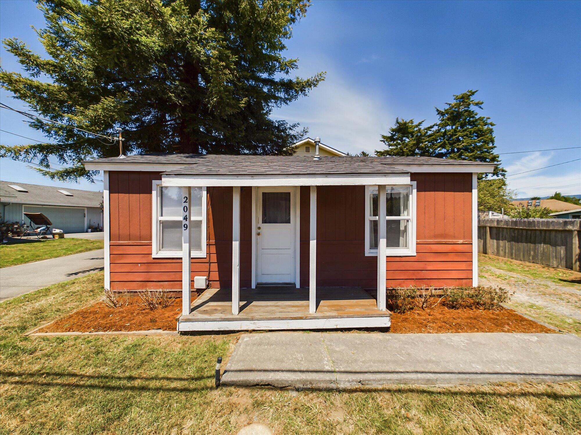 2051/2049 Sutter Road, McKinleyville