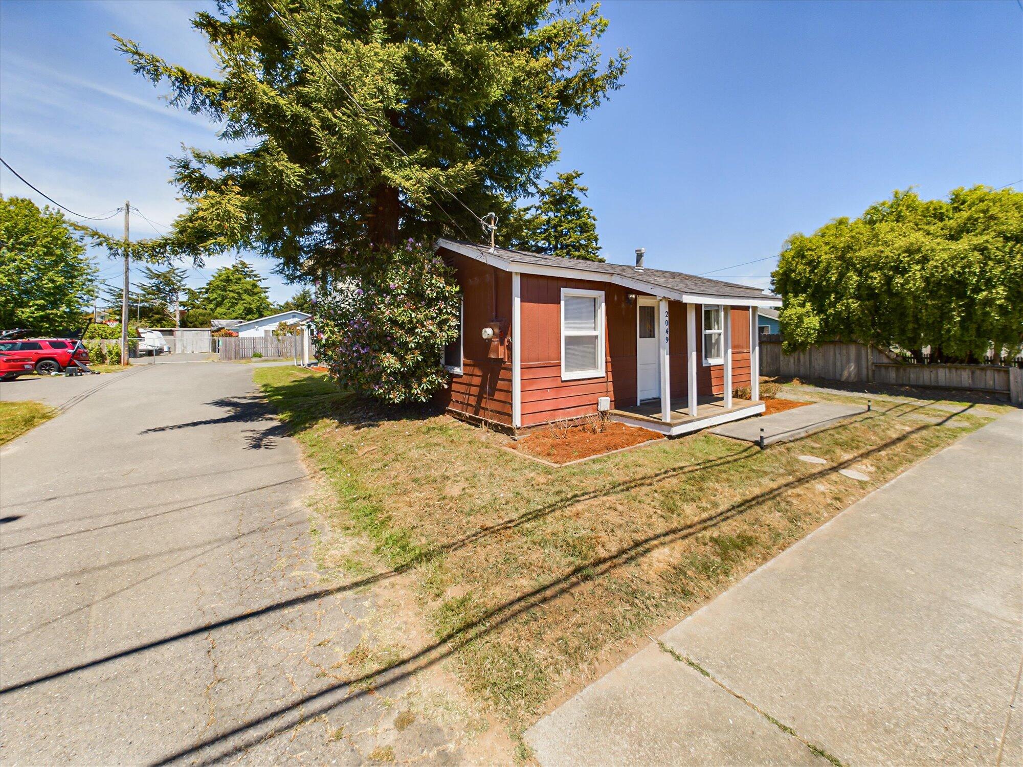 2051/2049 Sutter Road, McKinleyville