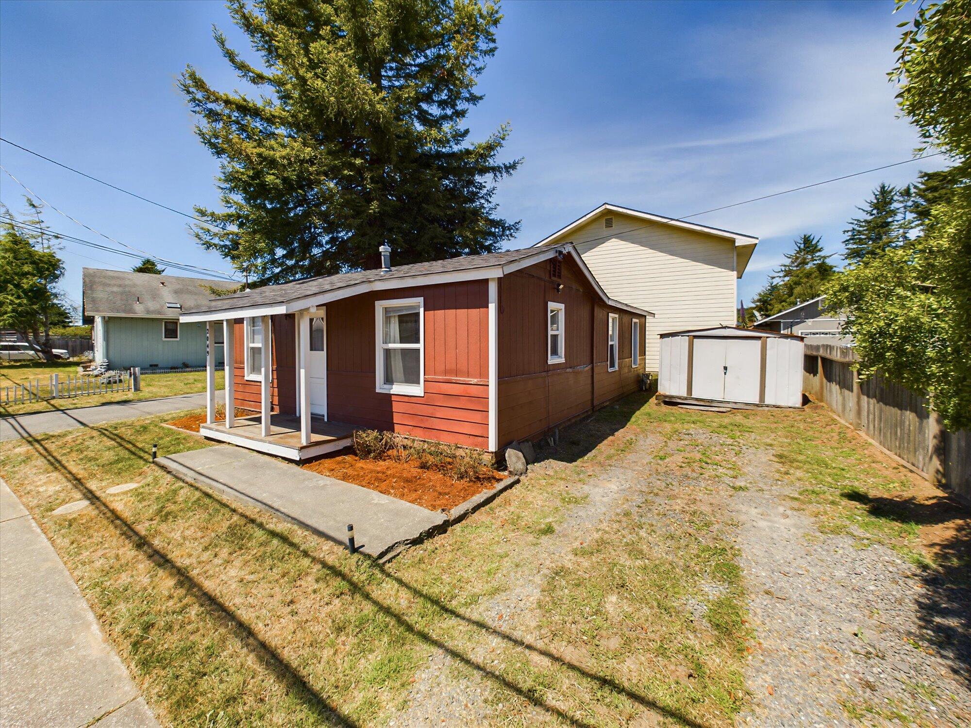 2051/2049 Sutter Road, McKinleyville
