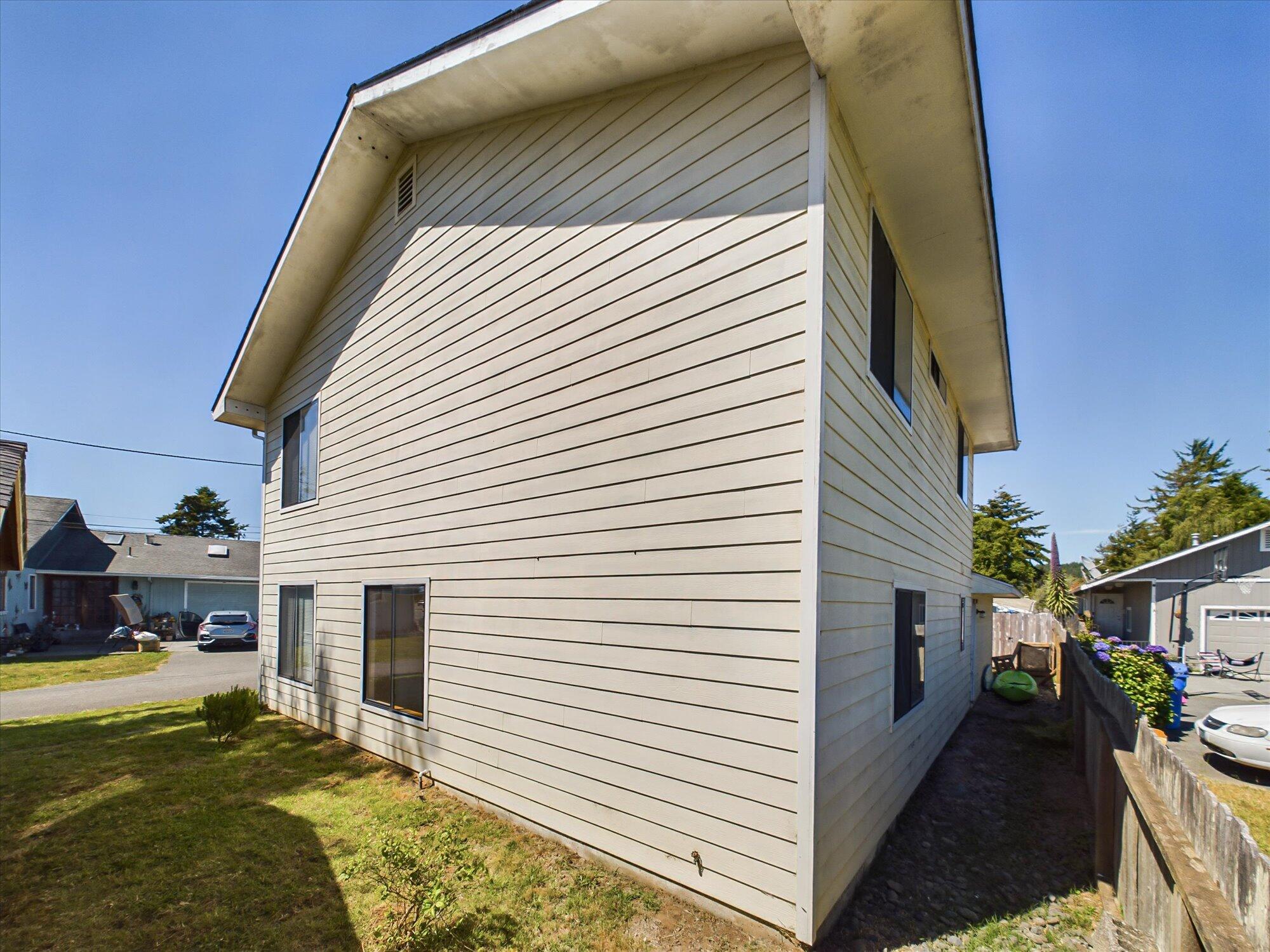 2051/2049 Sutter Road, McKinleyville