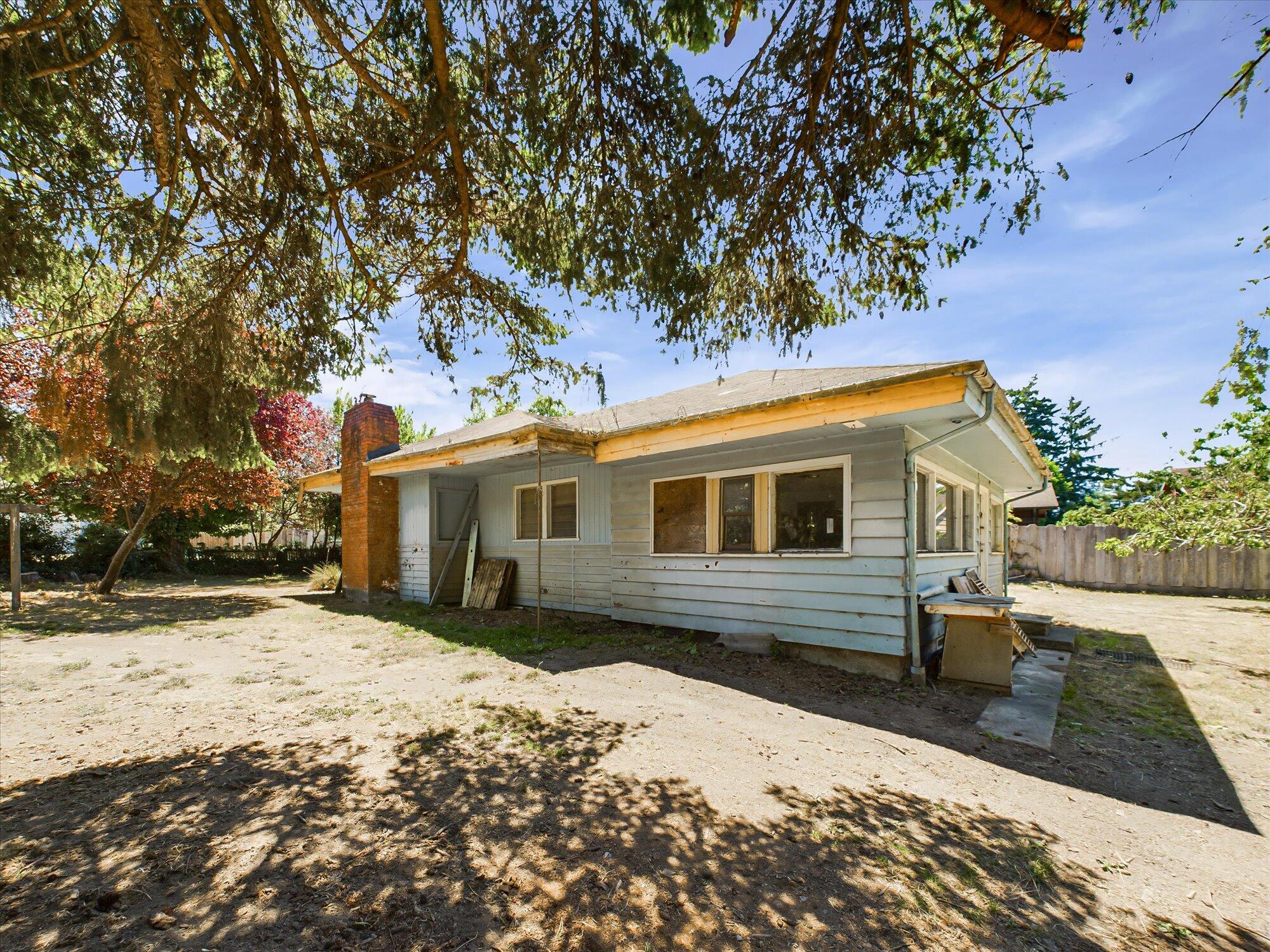 2035 Holly Street