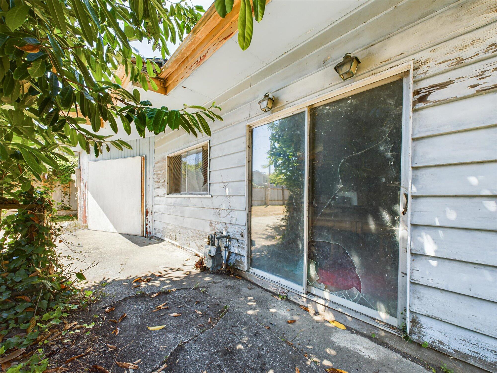 2035 Holly Street