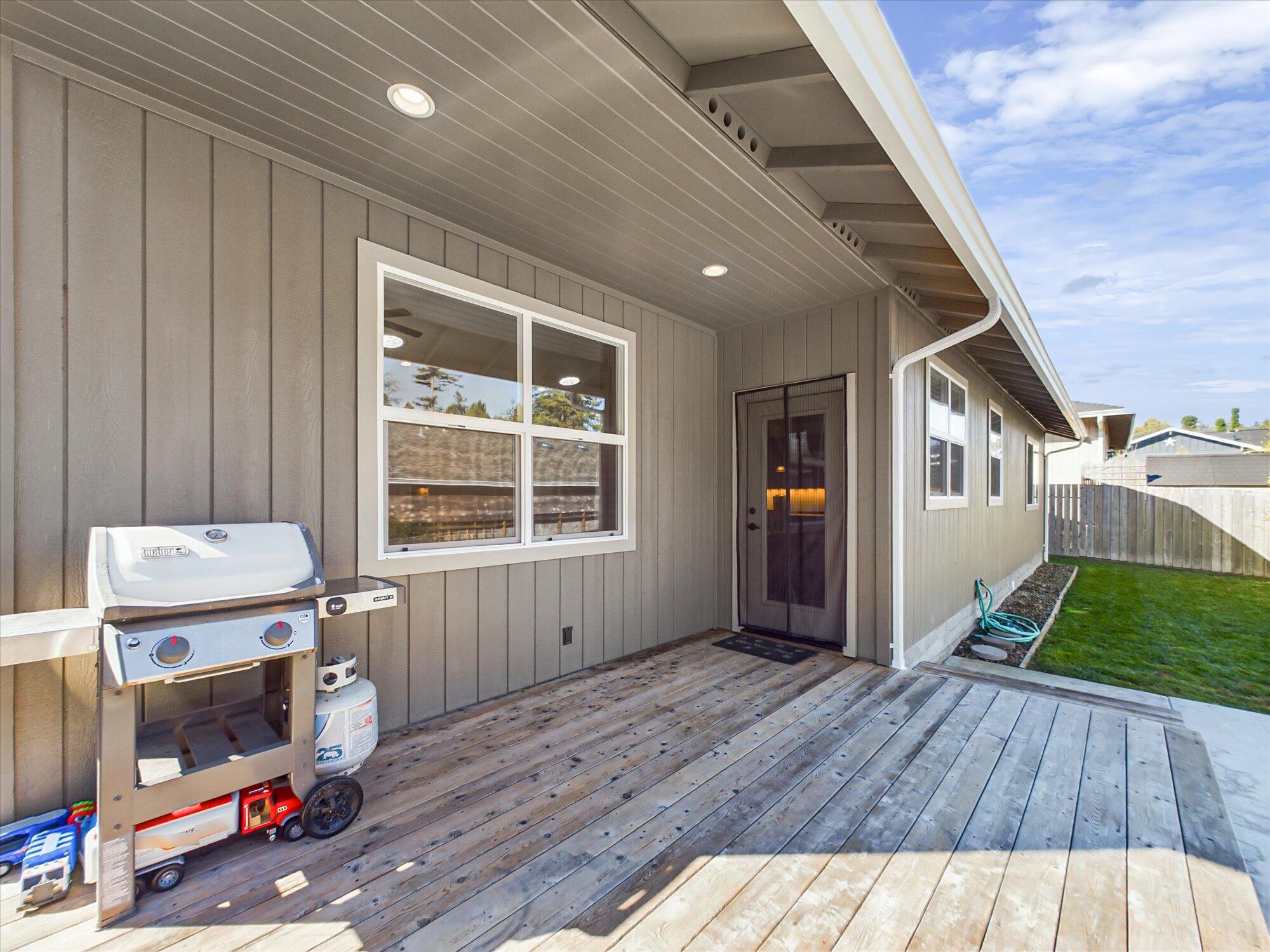 2627 Manzanita Avenue