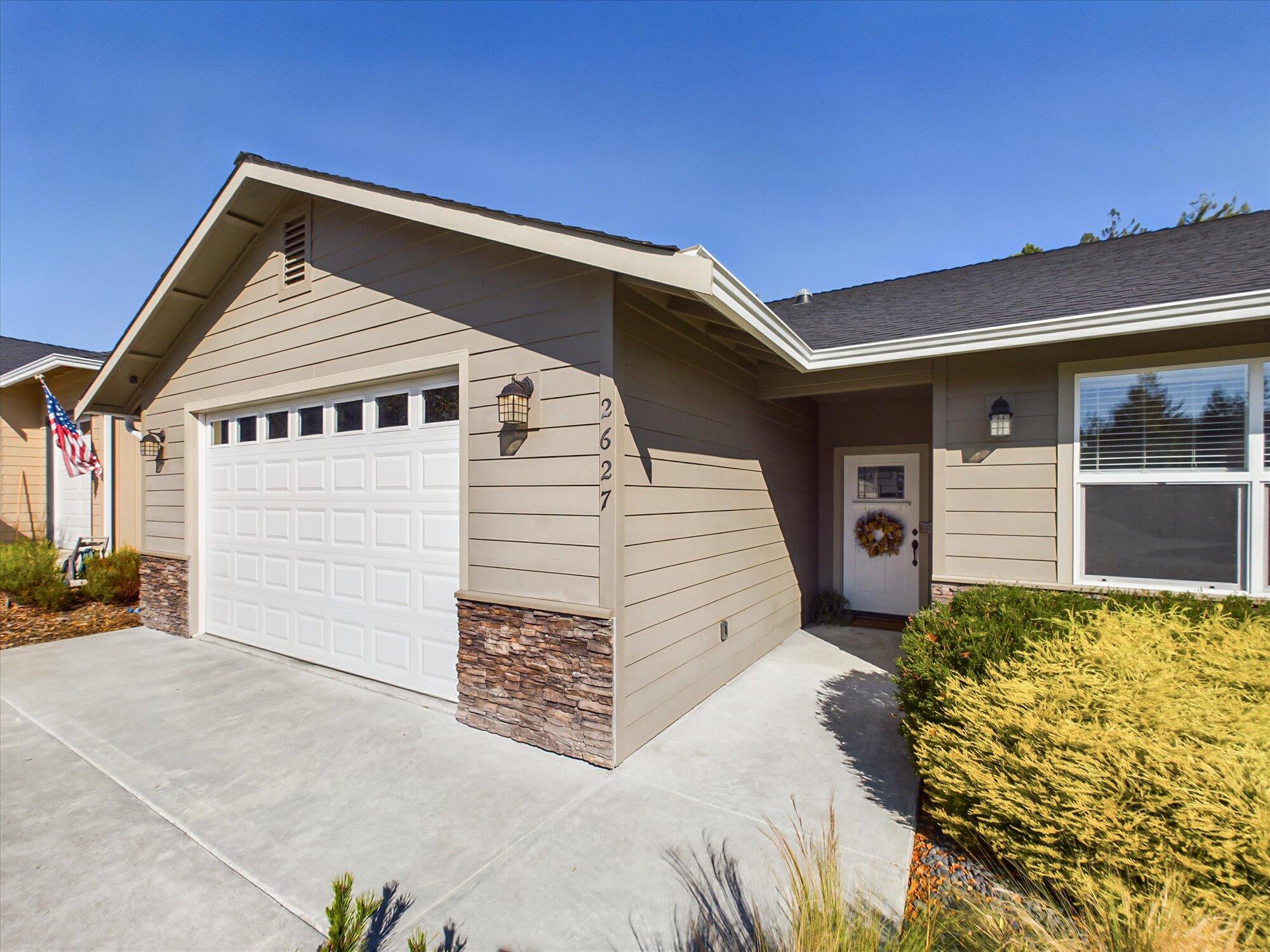 2627 Manzanita Avenue