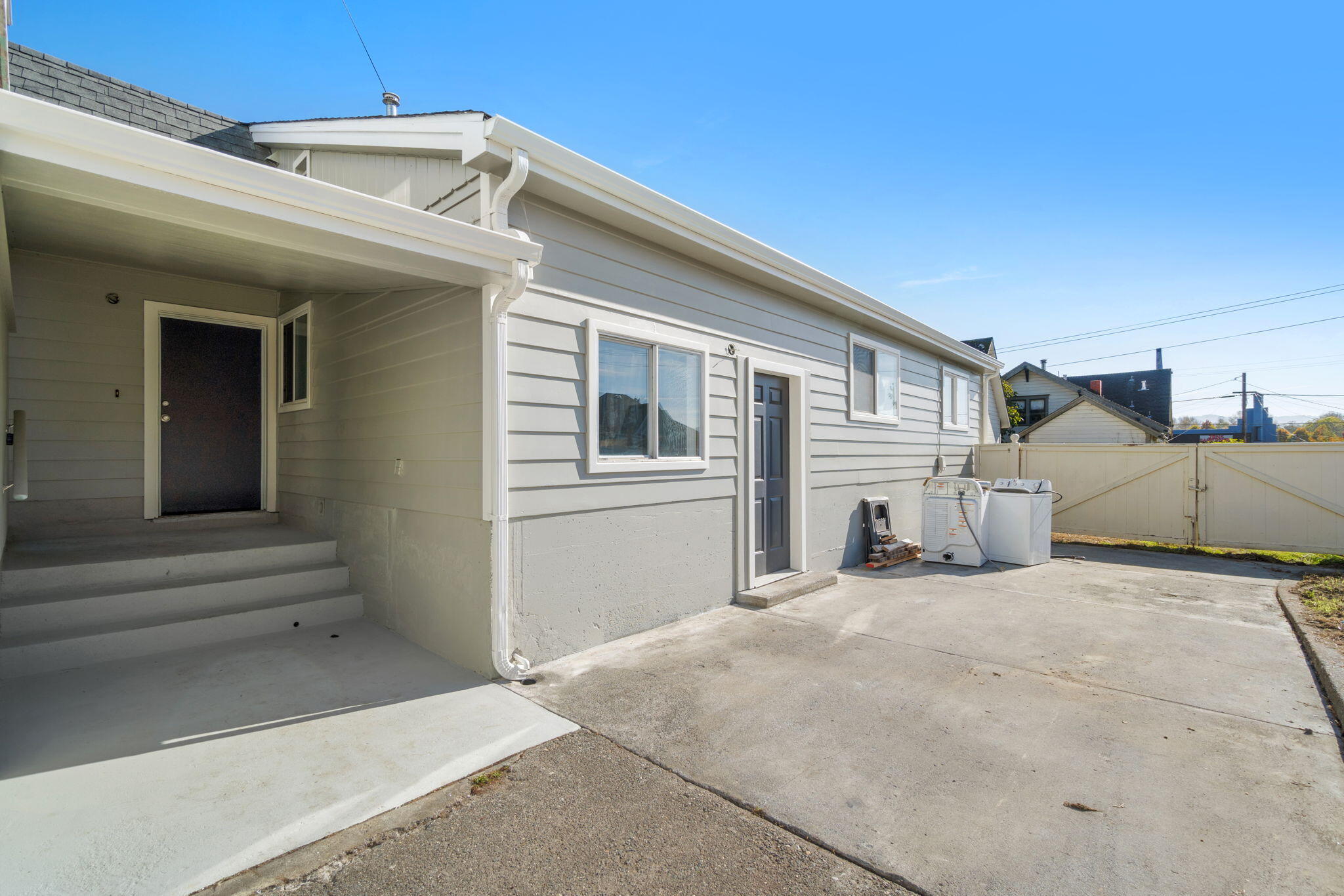 858 6th Street