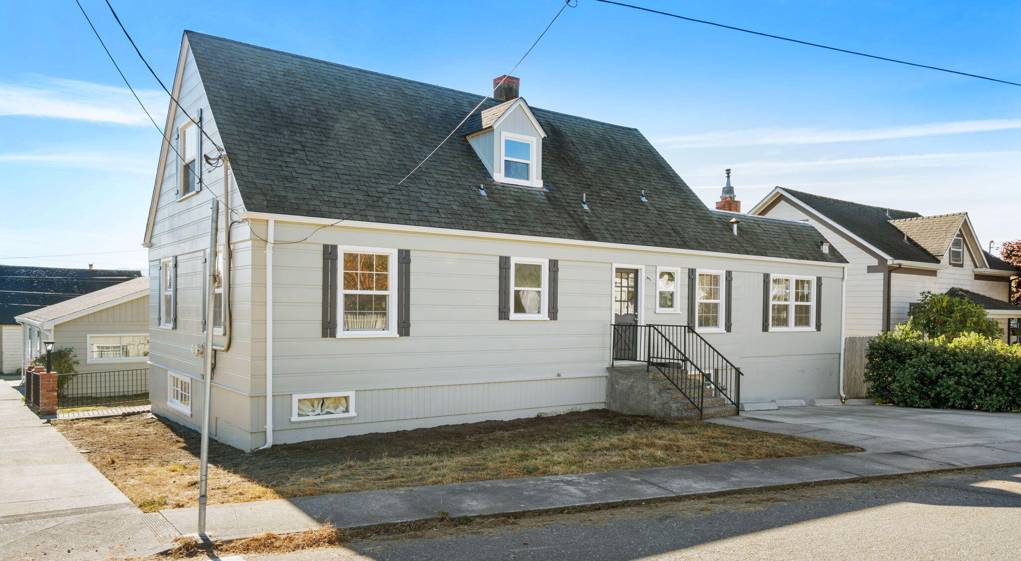 858 6th Street