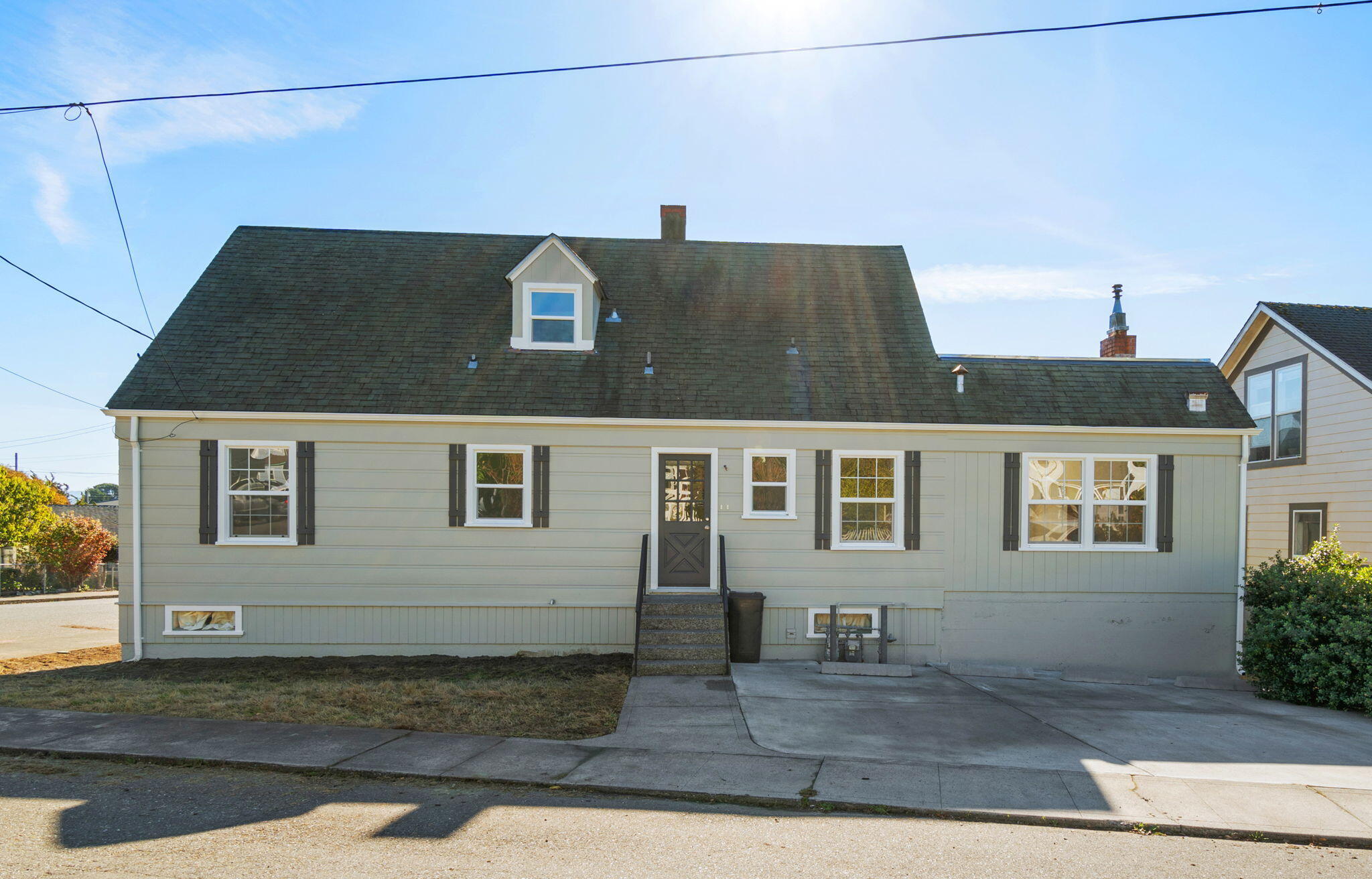 858 6th Street