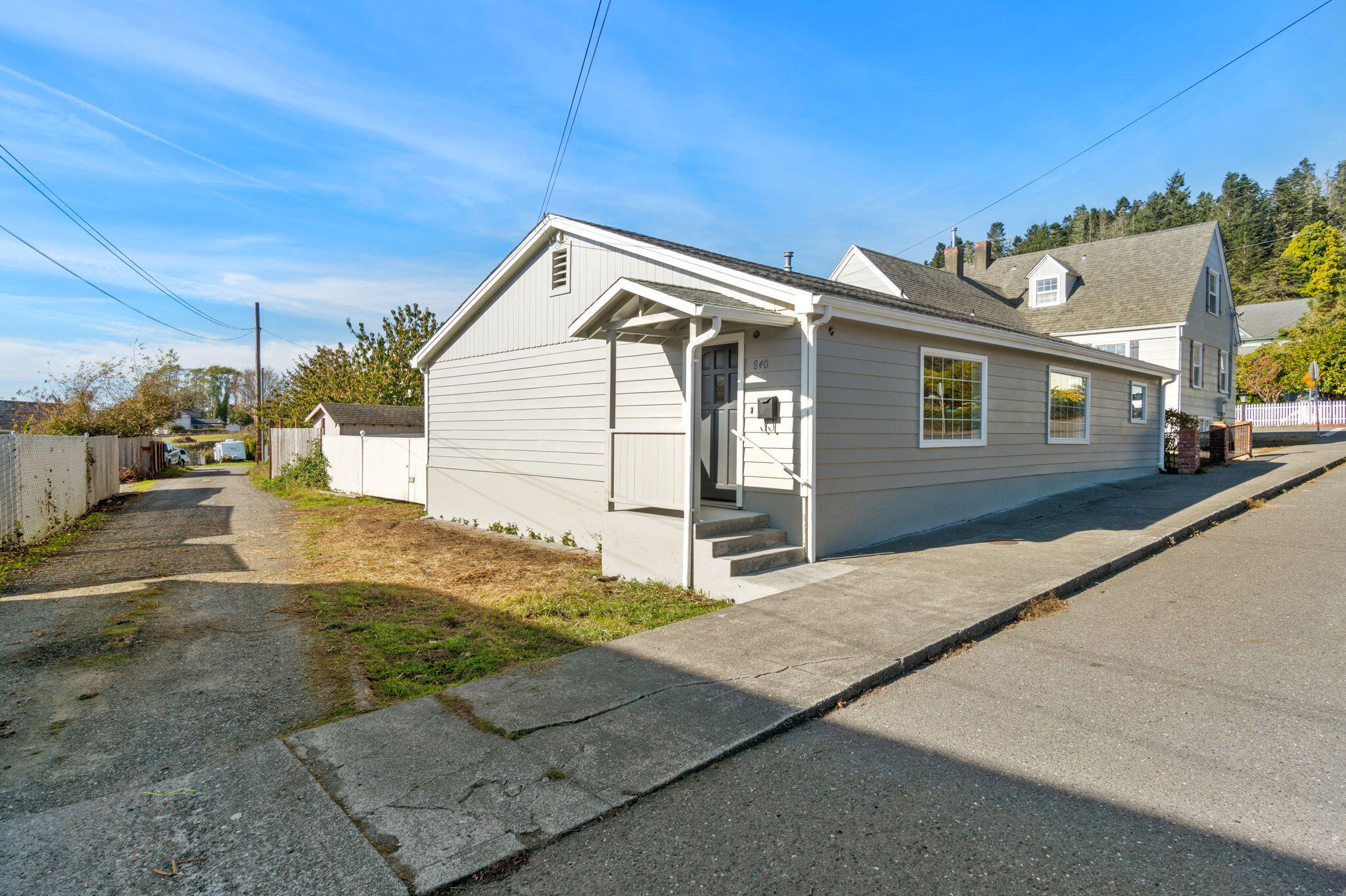 858 6th Street
