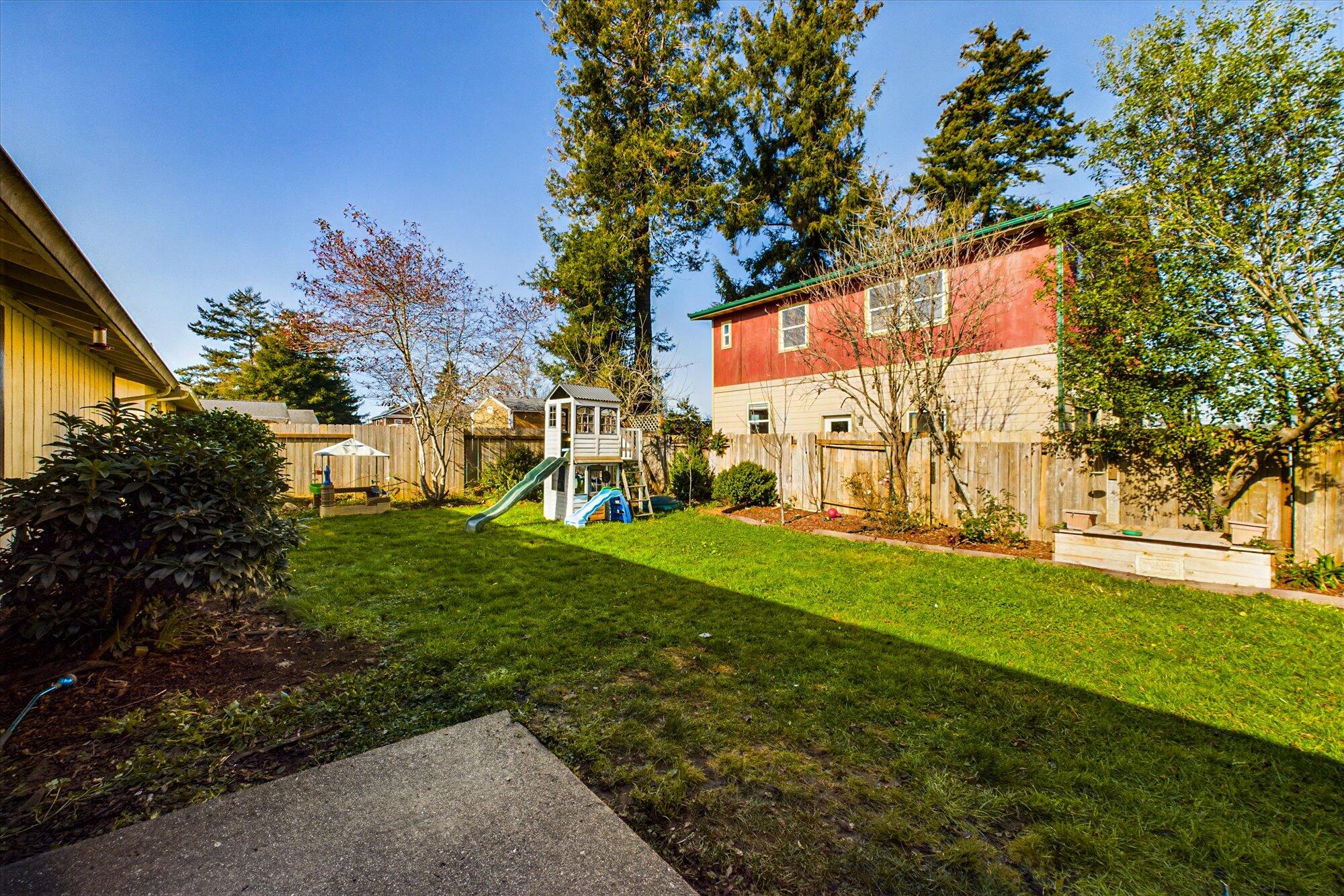 1951 Holly Drive, McKinleyville
