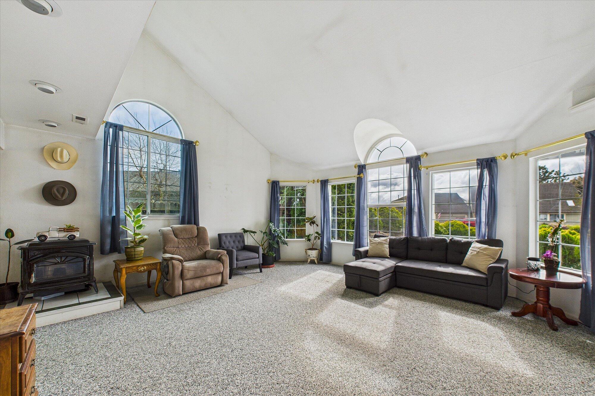 1727 Bluejay Court