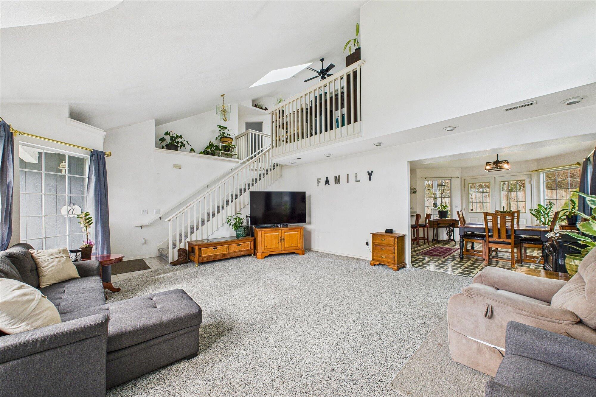 1727 Bluejay Court