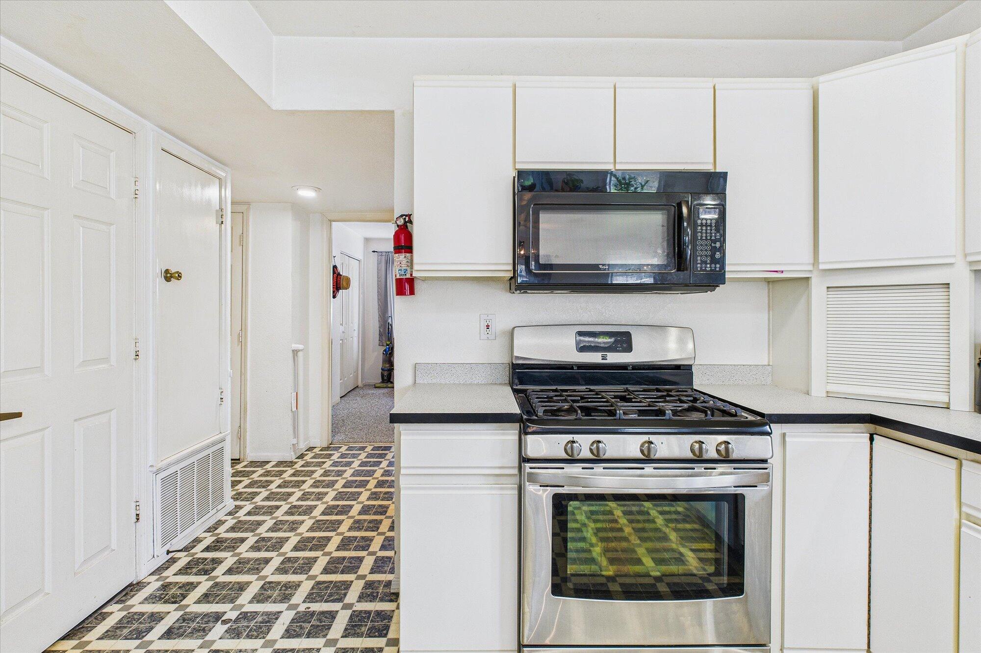 1727 Bluejay Court