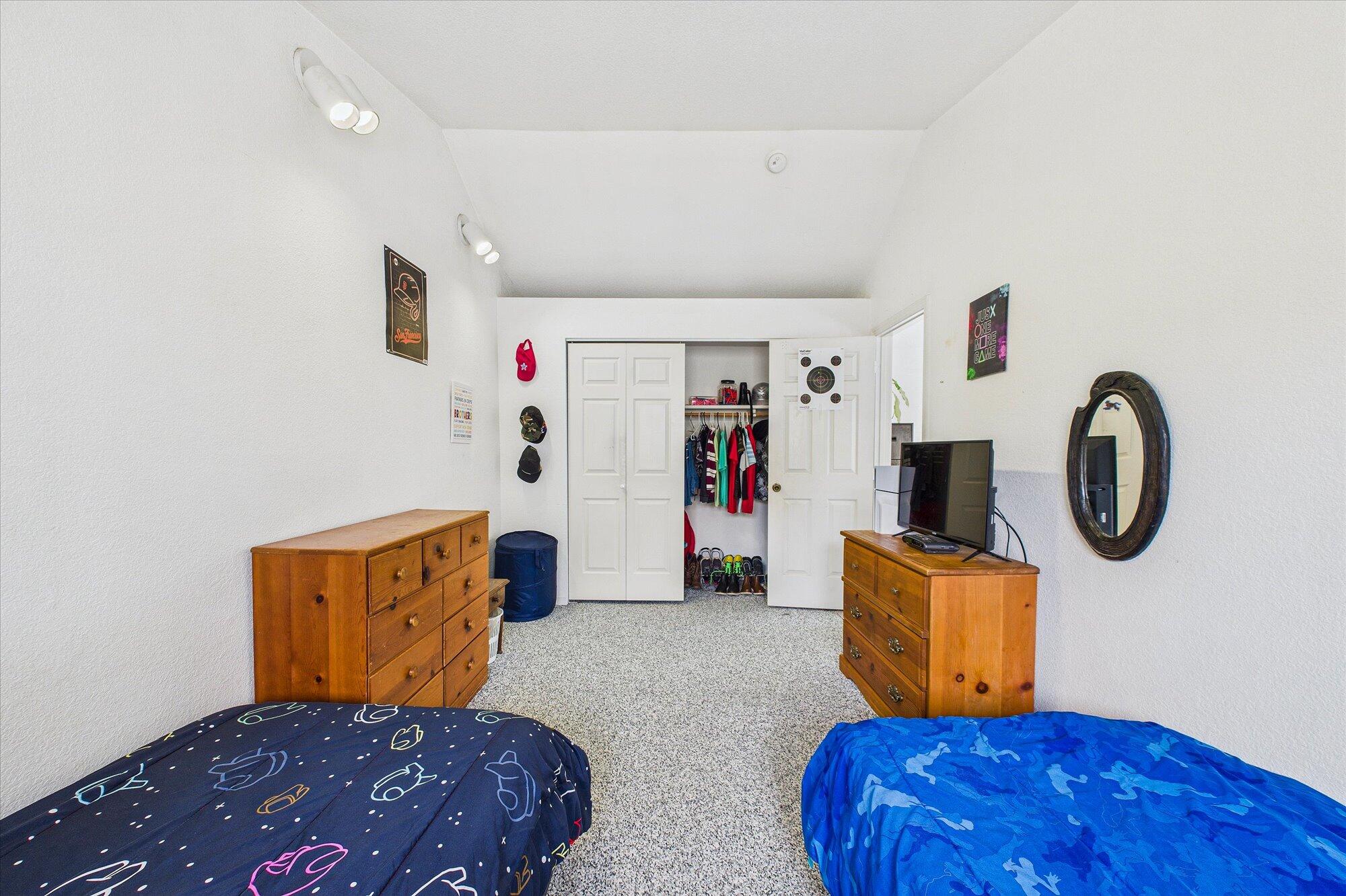 1727 Bluejay Court