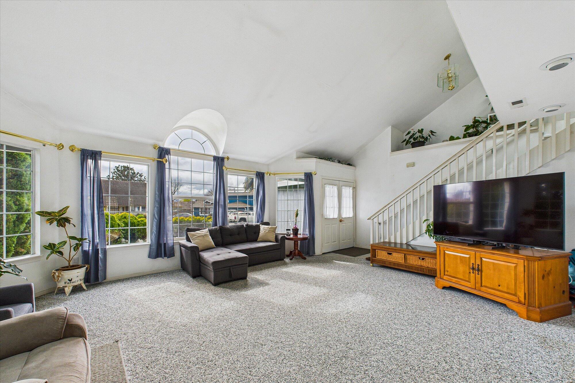 1727 Bluejay Court