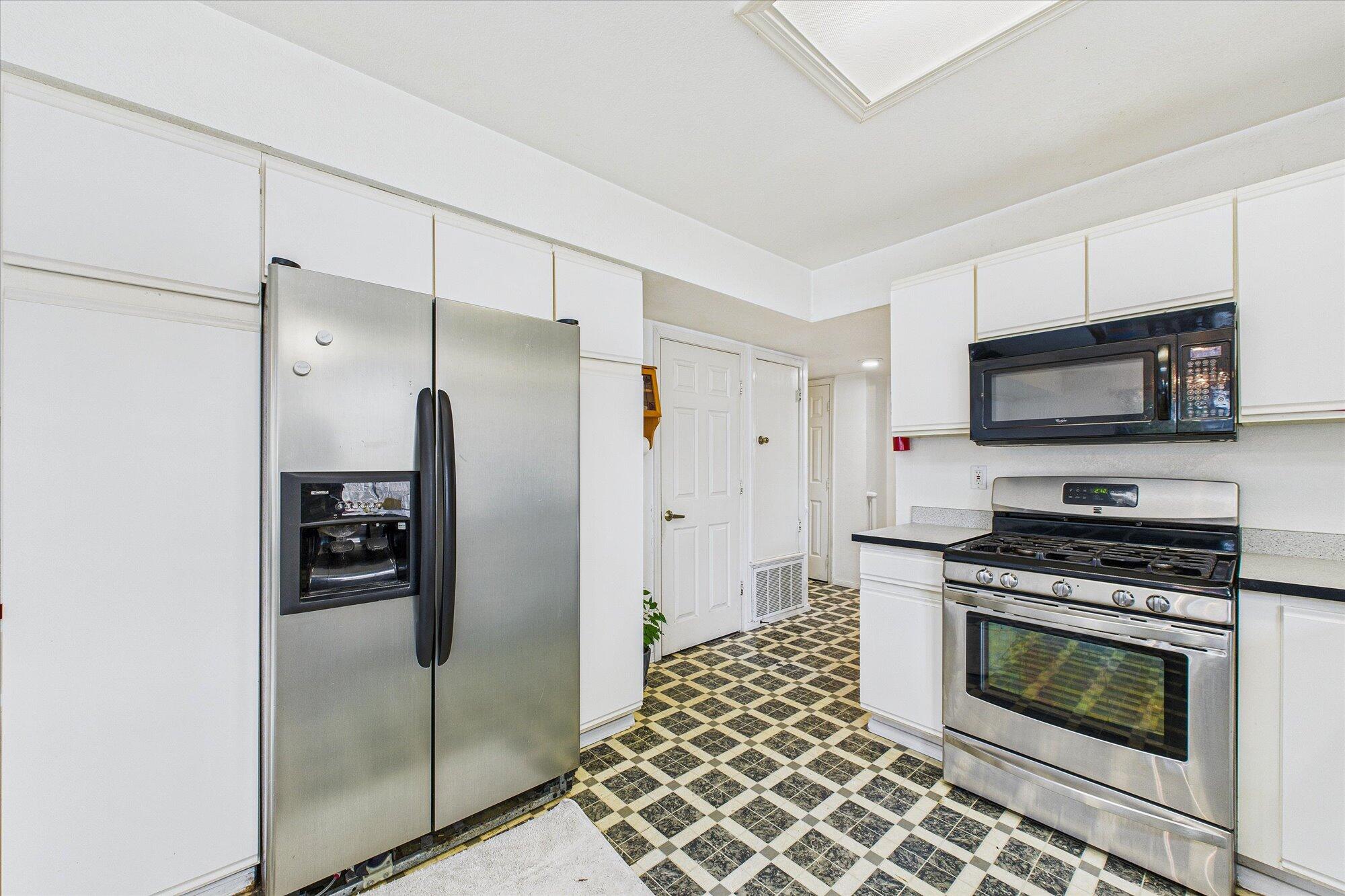 1727 Bluejay Court