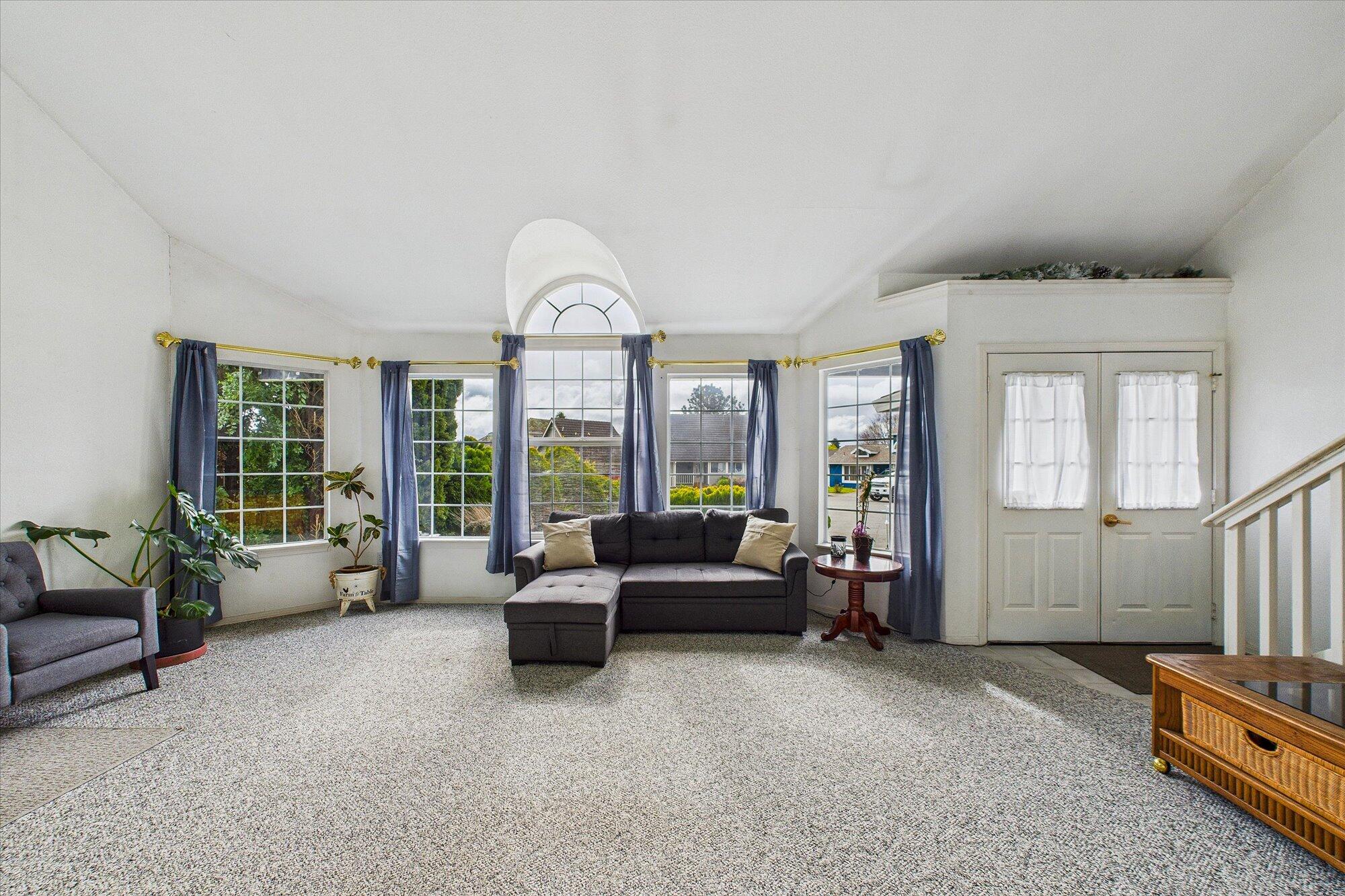 1727 Bluejay Court