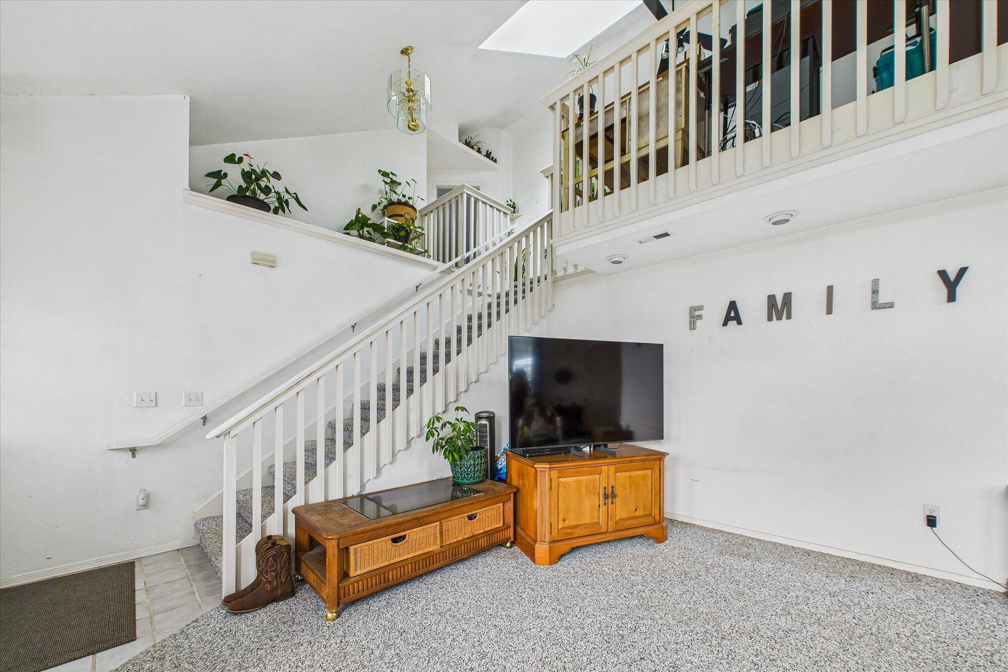 1727 Bluejay Court