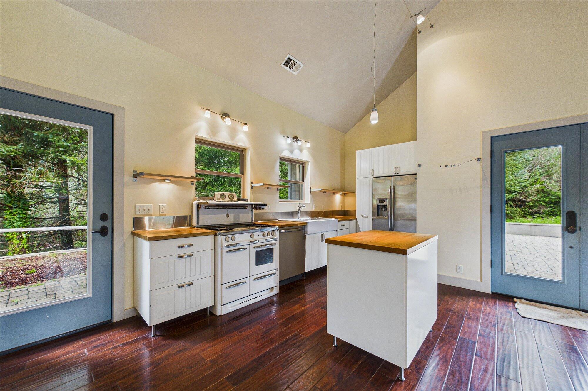 3200/3204 Buttermilk Lane