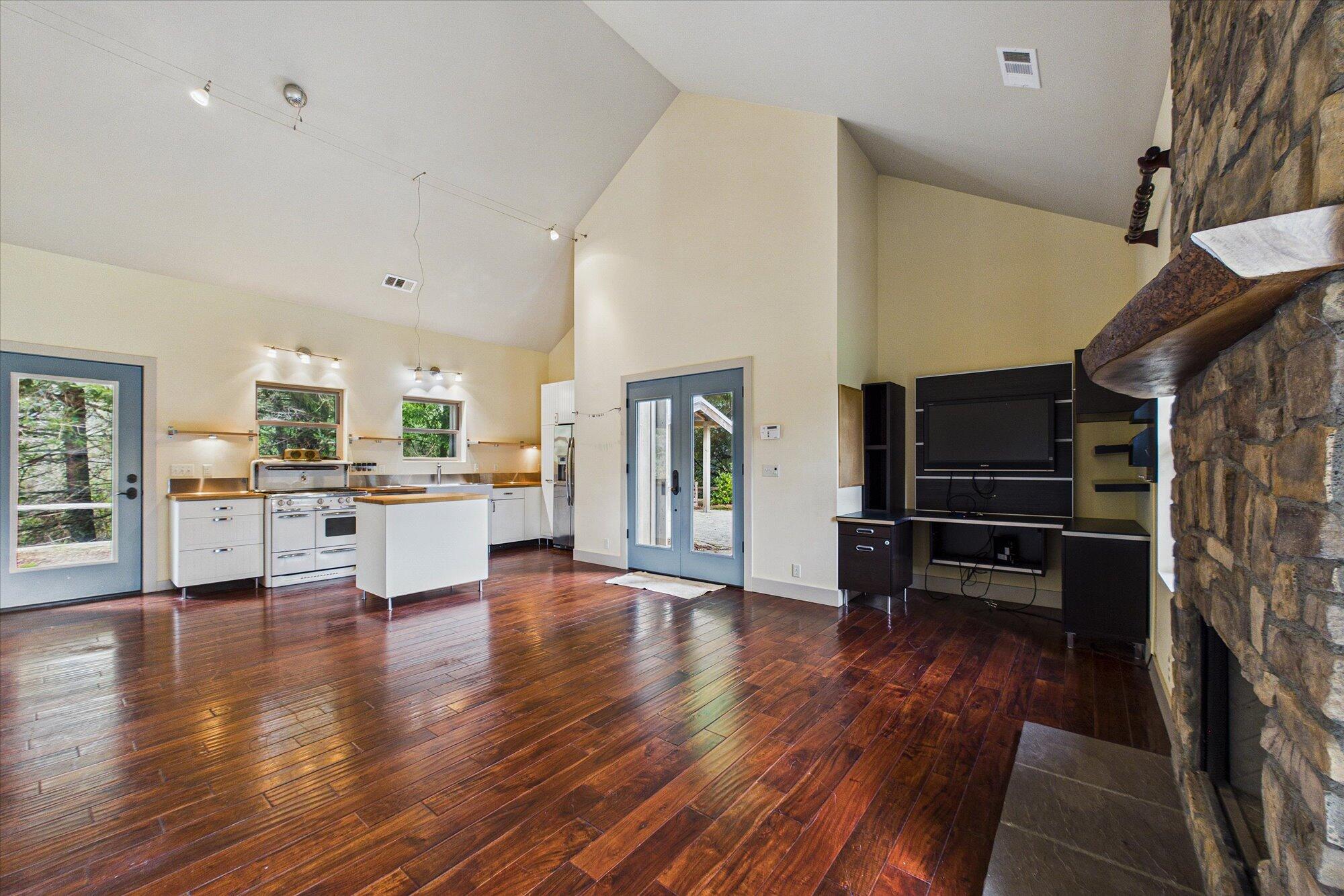 3200/3204 Buttermilk Lane