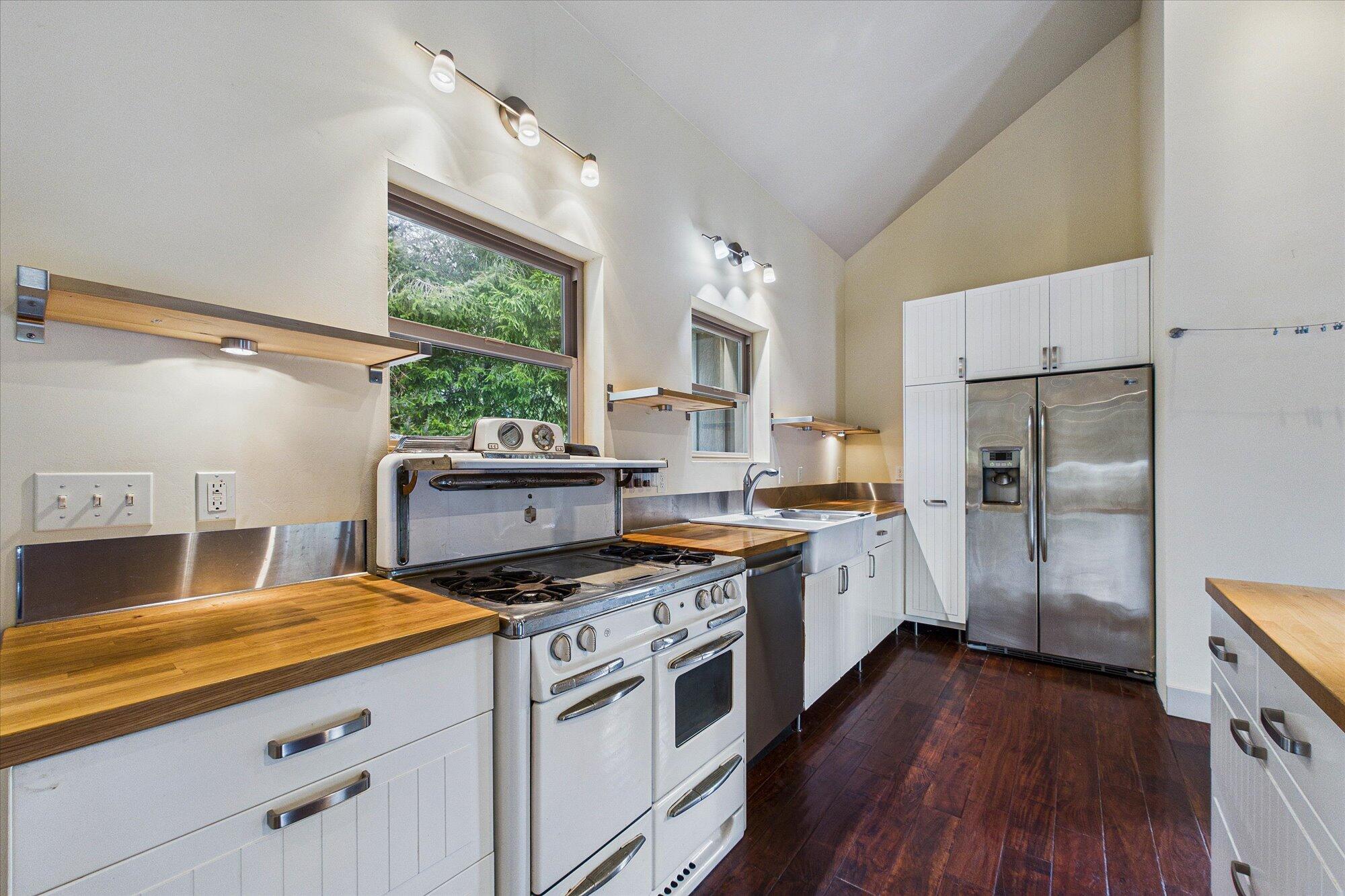 3200/3204 Buttermilk Lane