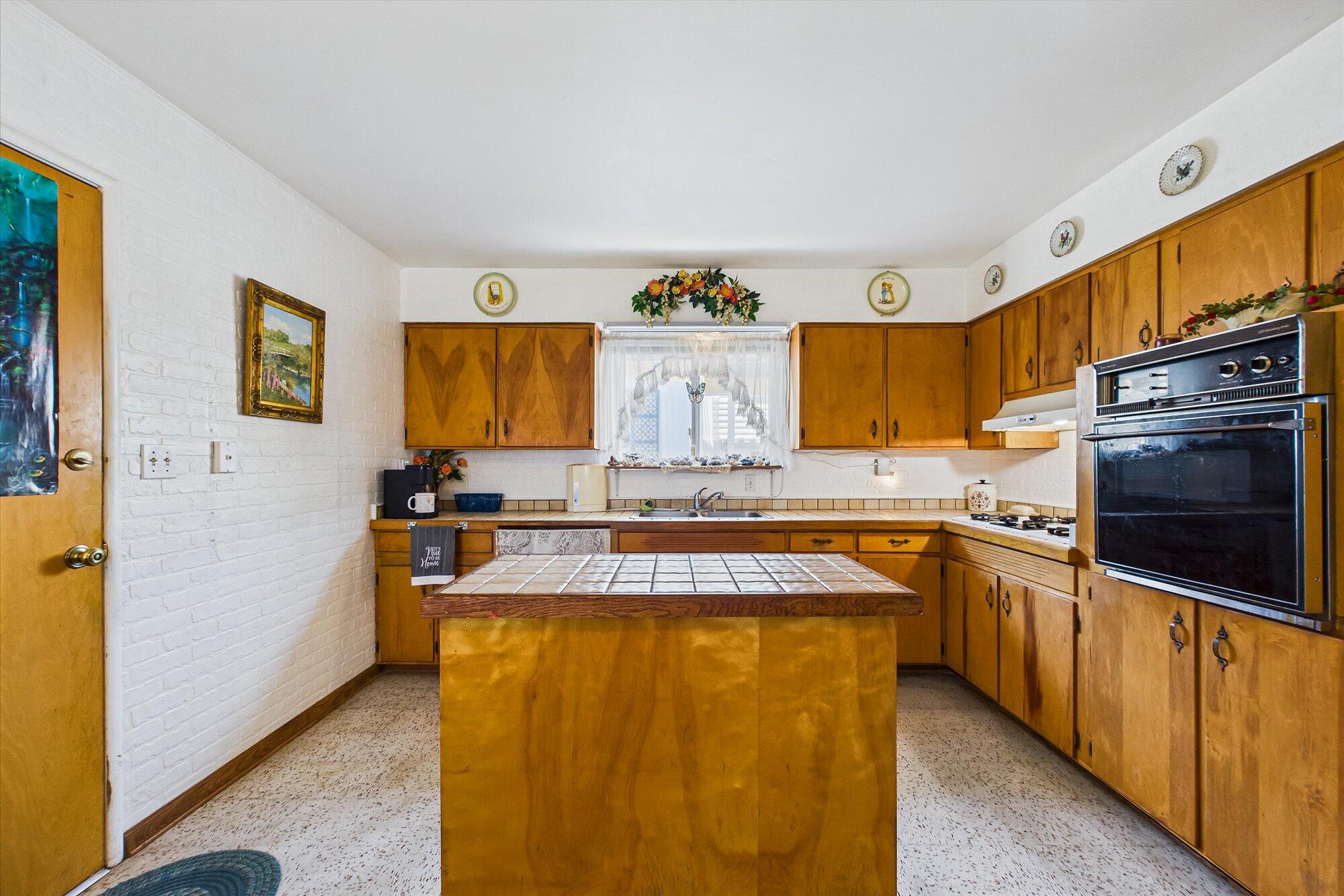 1686 Ronald Avenue