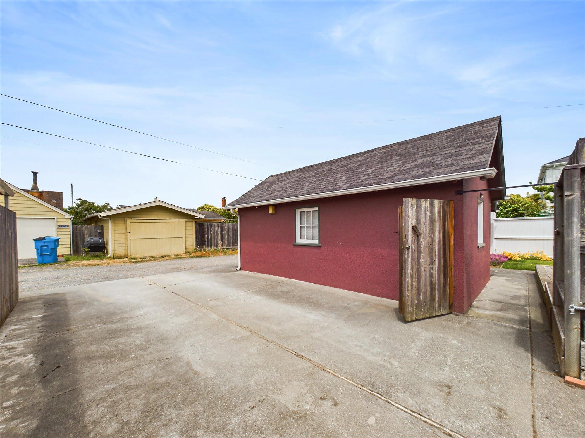 2438 G Street