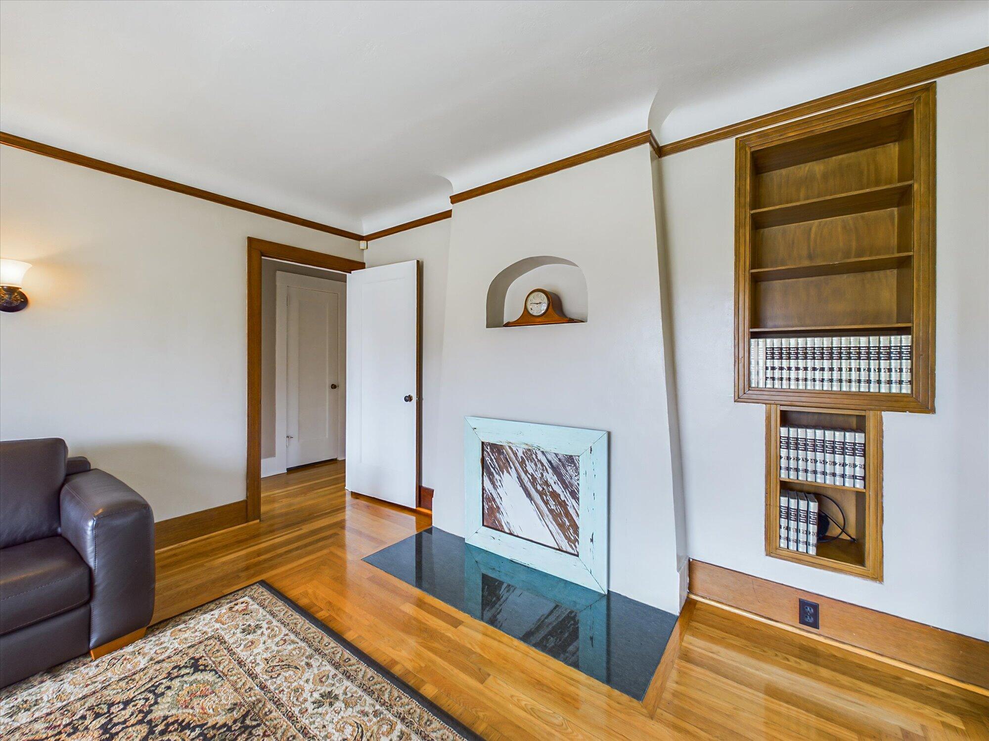 2438 G Street