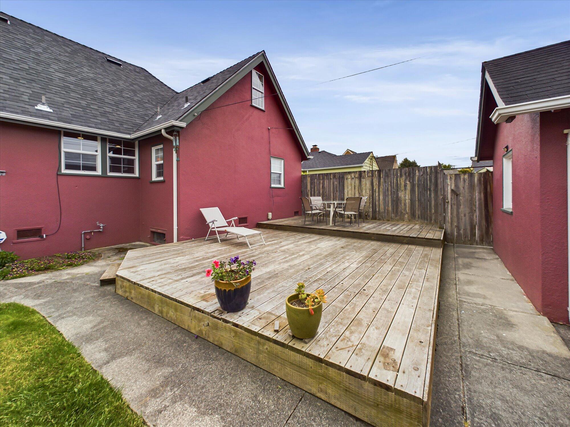 2438 G Street