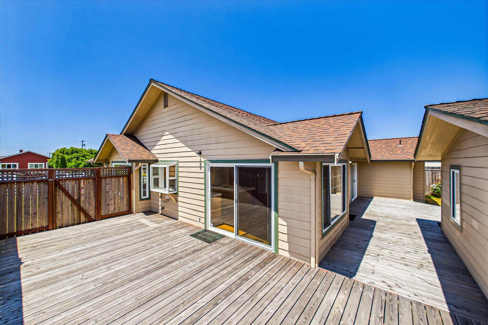 2633 G Street