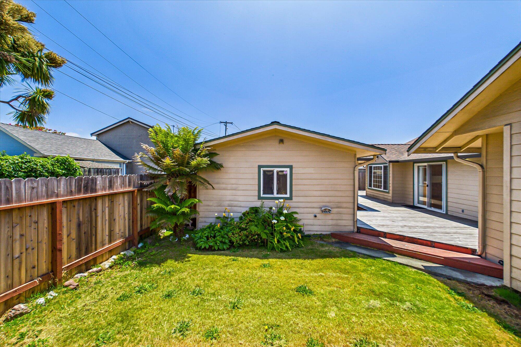 2633 G Street
