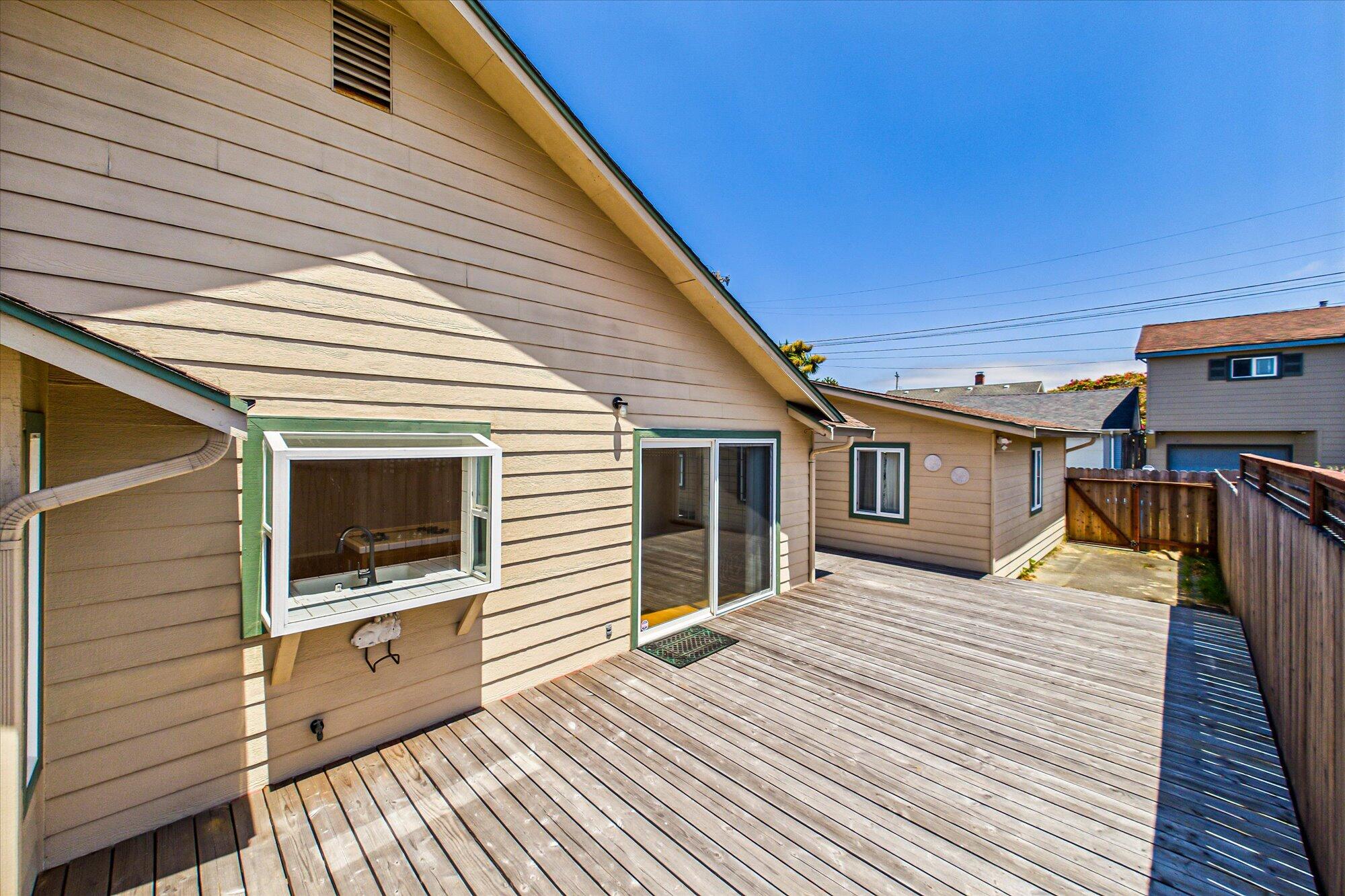 2633 G Street