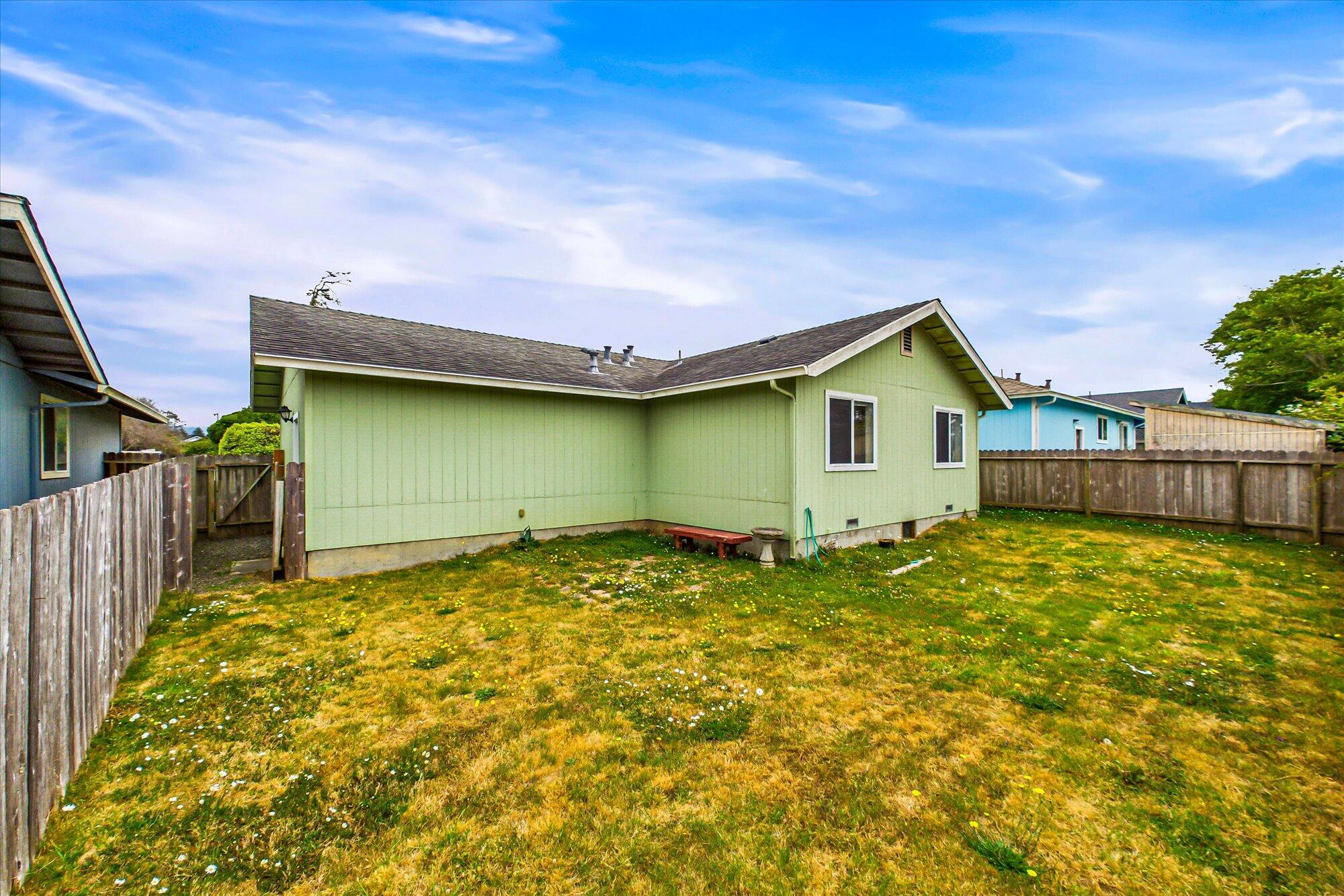 2070 Thiel Avenue, McKinleyville