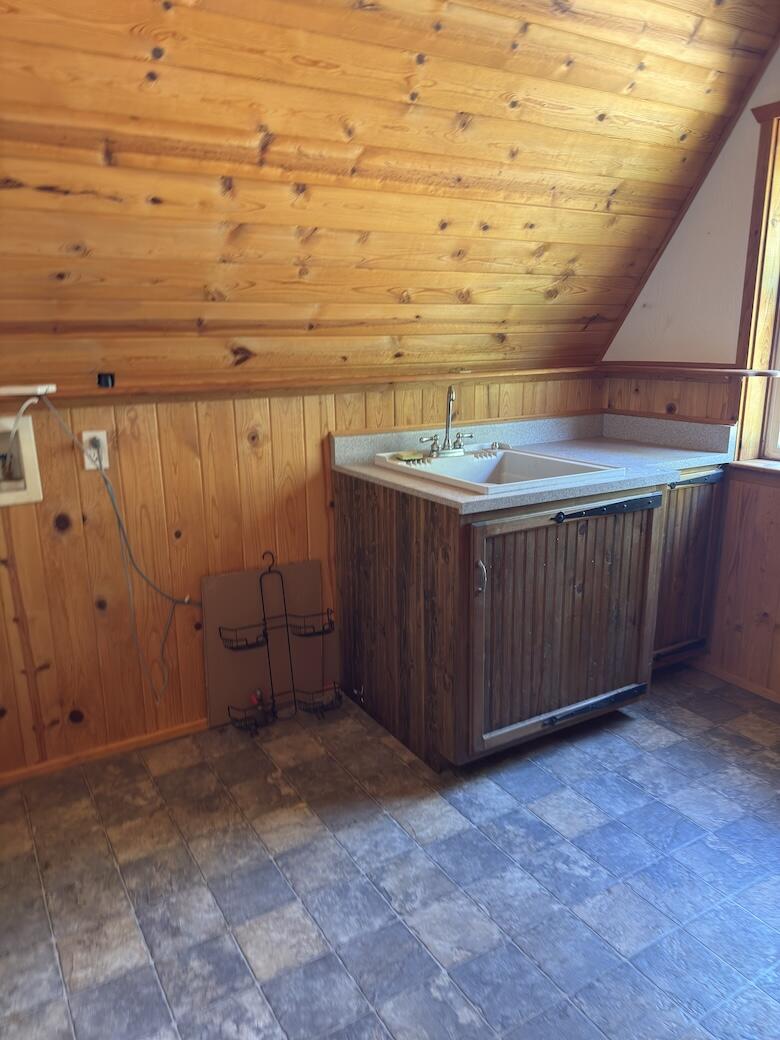 2556 Burr Valley Road