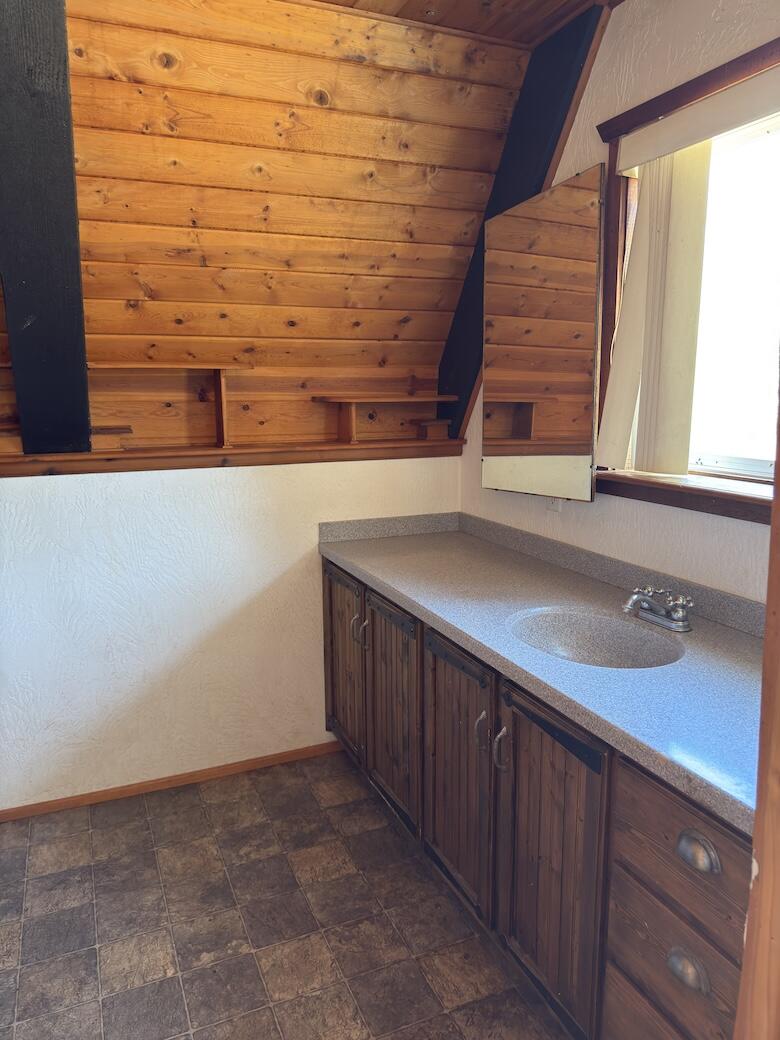 2556 Burr Valley Road
