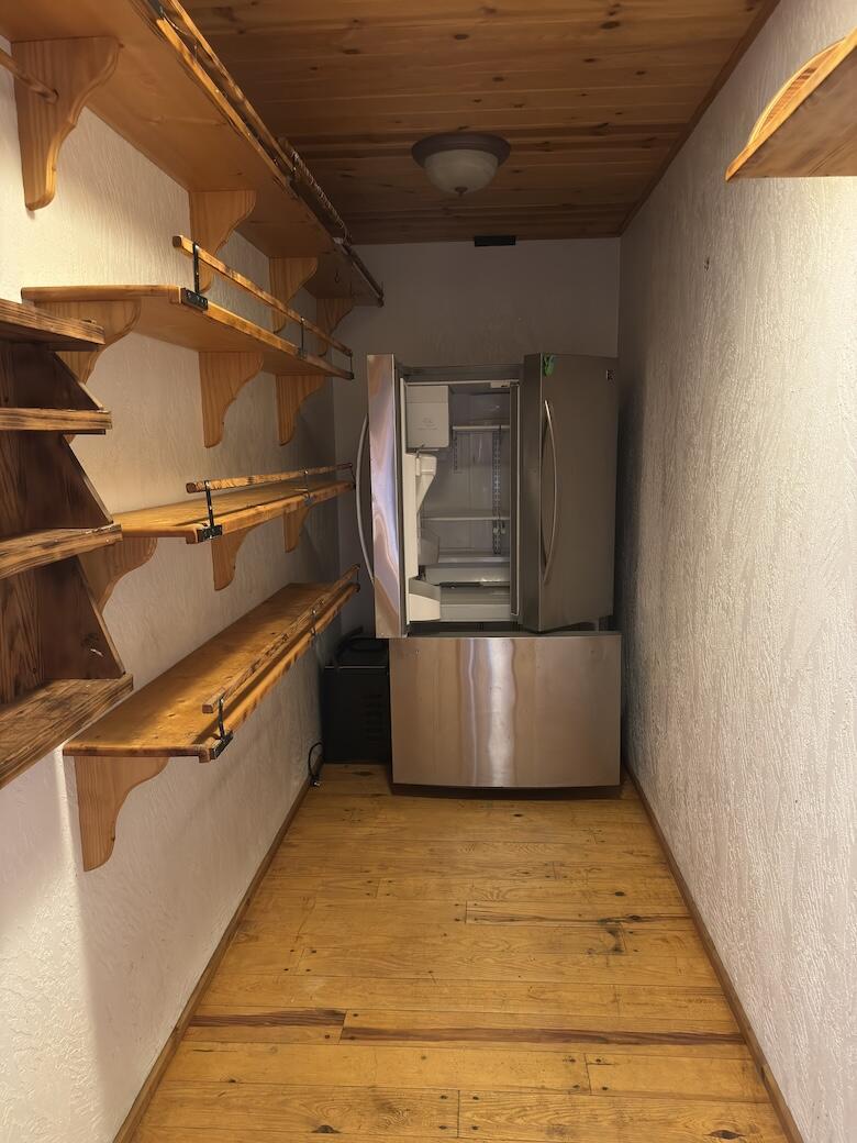 2556 Burr Valley Road