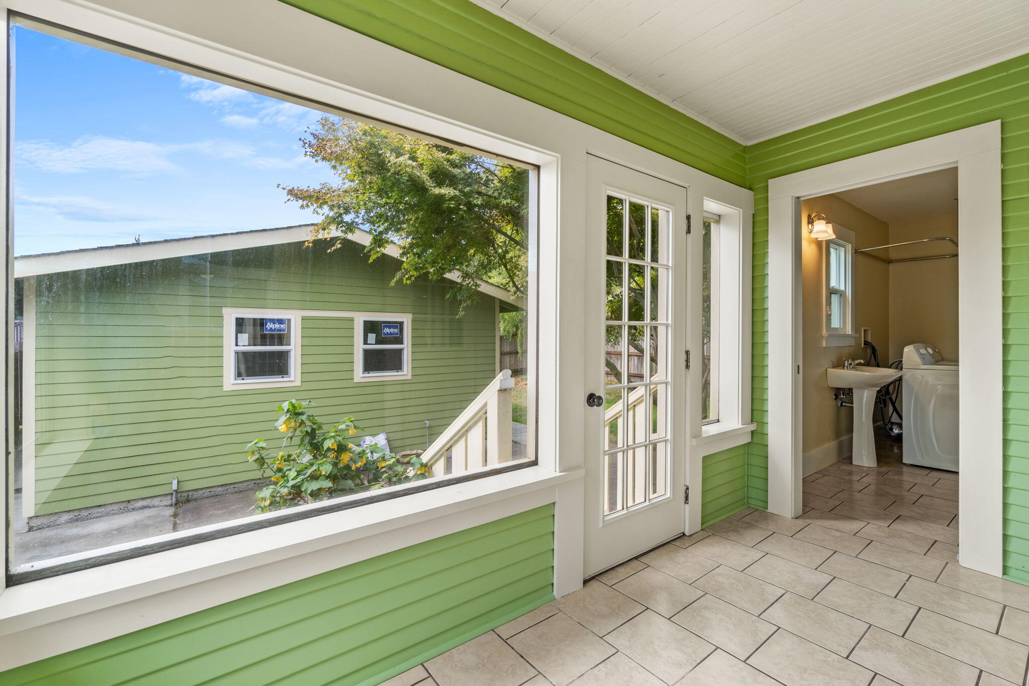 3438 Summer Street