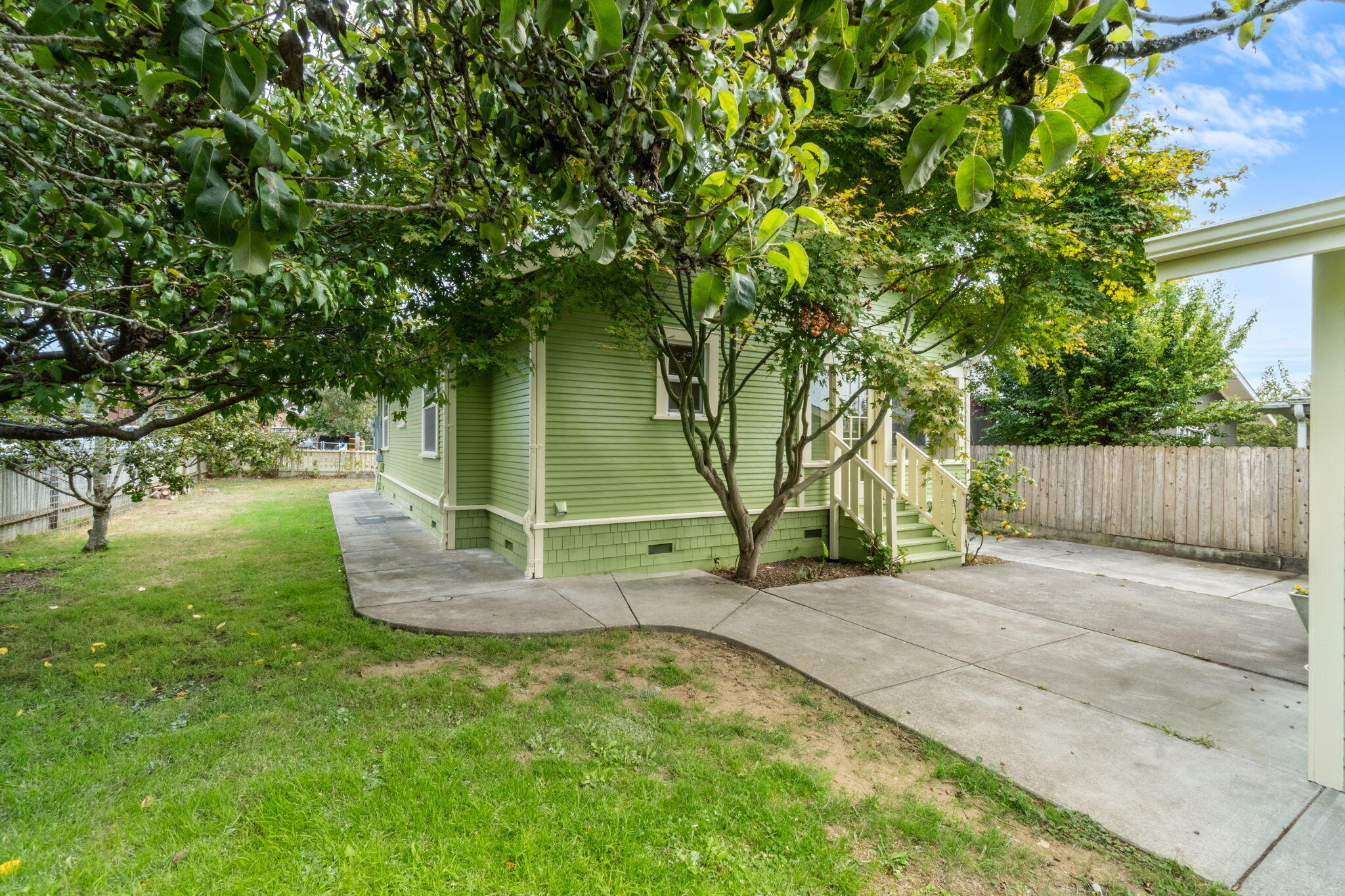 3438 Summer Street