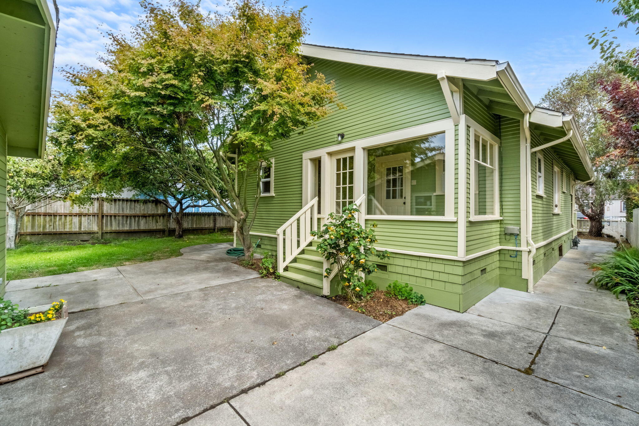 3438 Summer Street