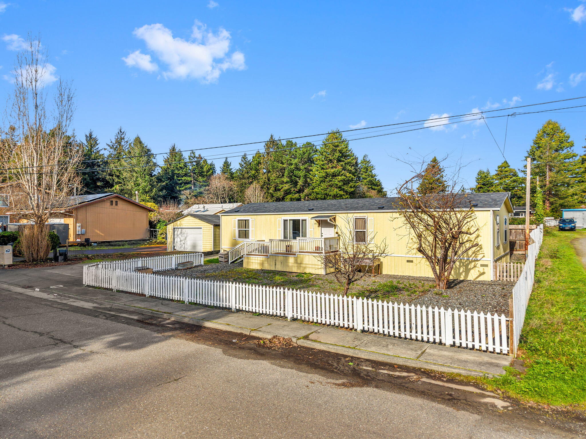 1937,1941 Ridgewood Drive