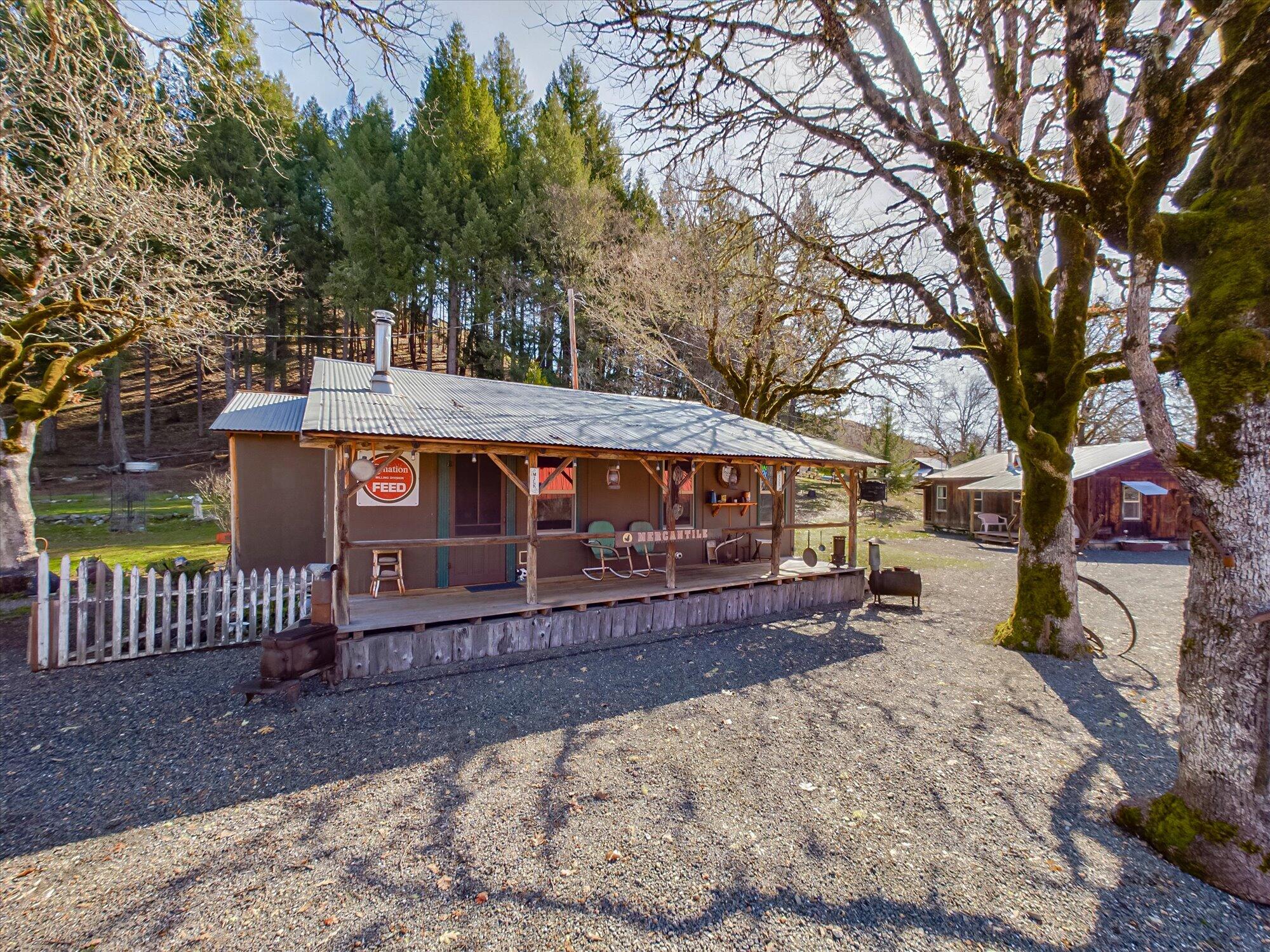60 Littlefield Lane
