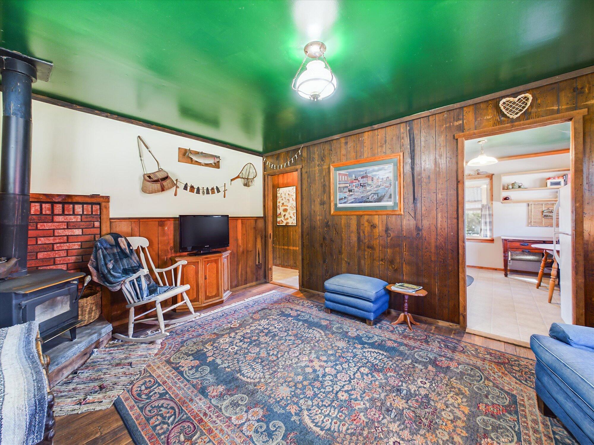 60 Littlefield Lane
