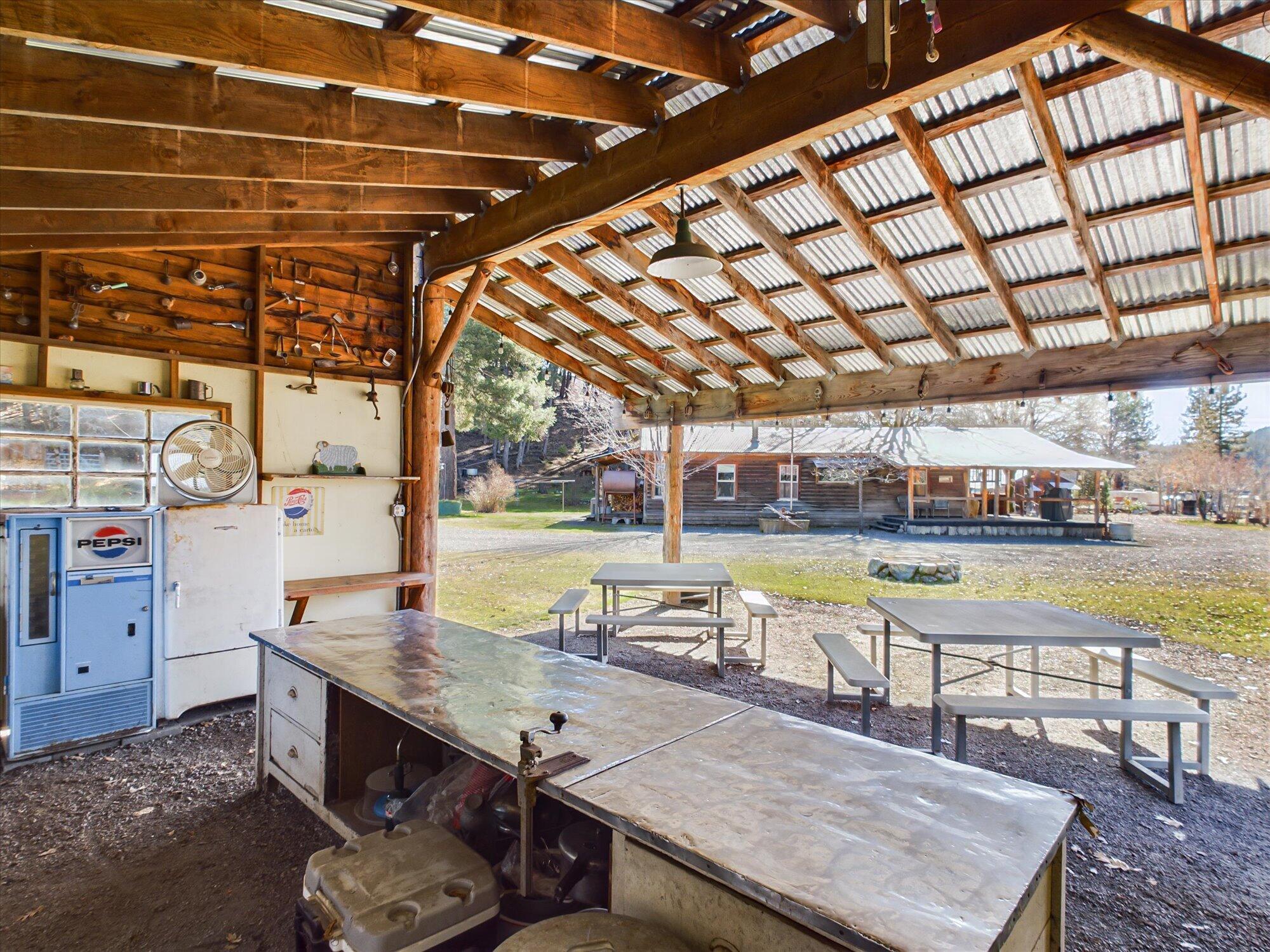60 Littlefield Lane