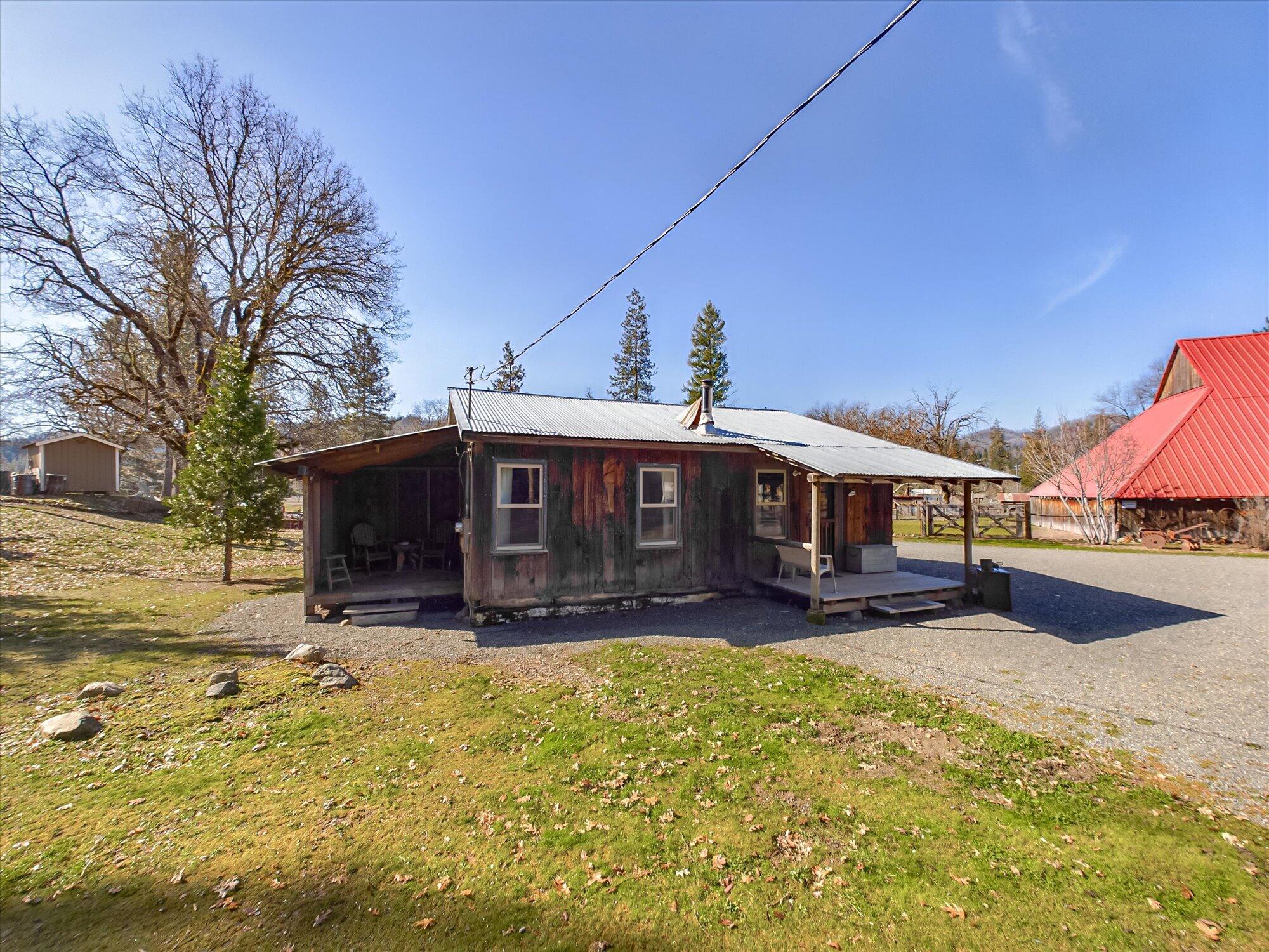 60 Littlefield Lane