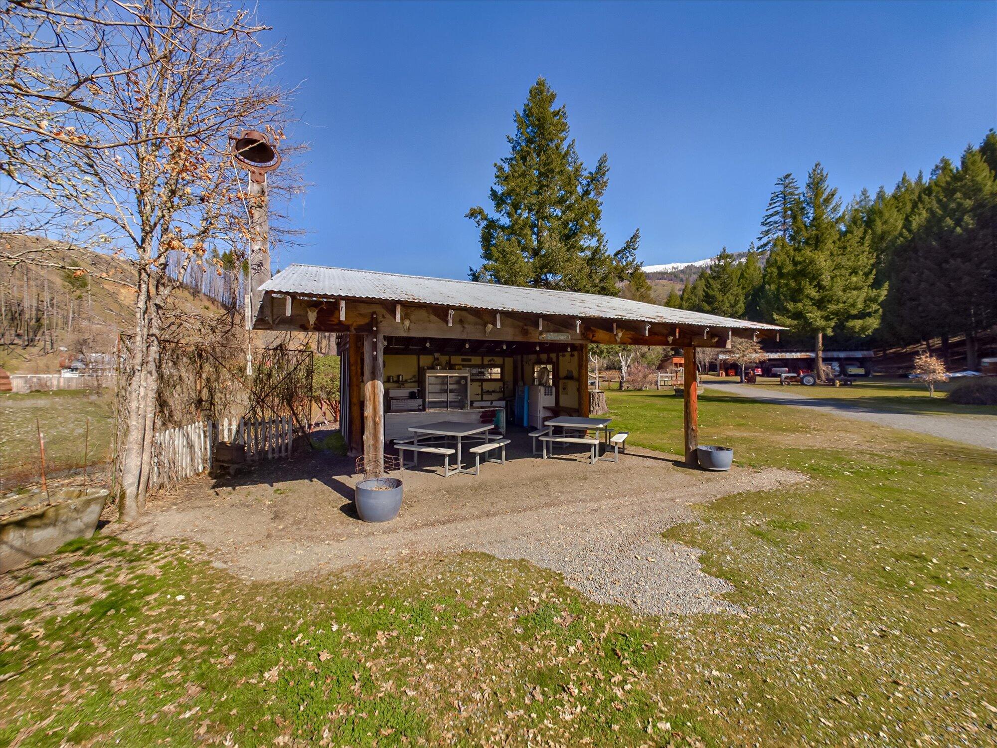 60 Littlefield Lane