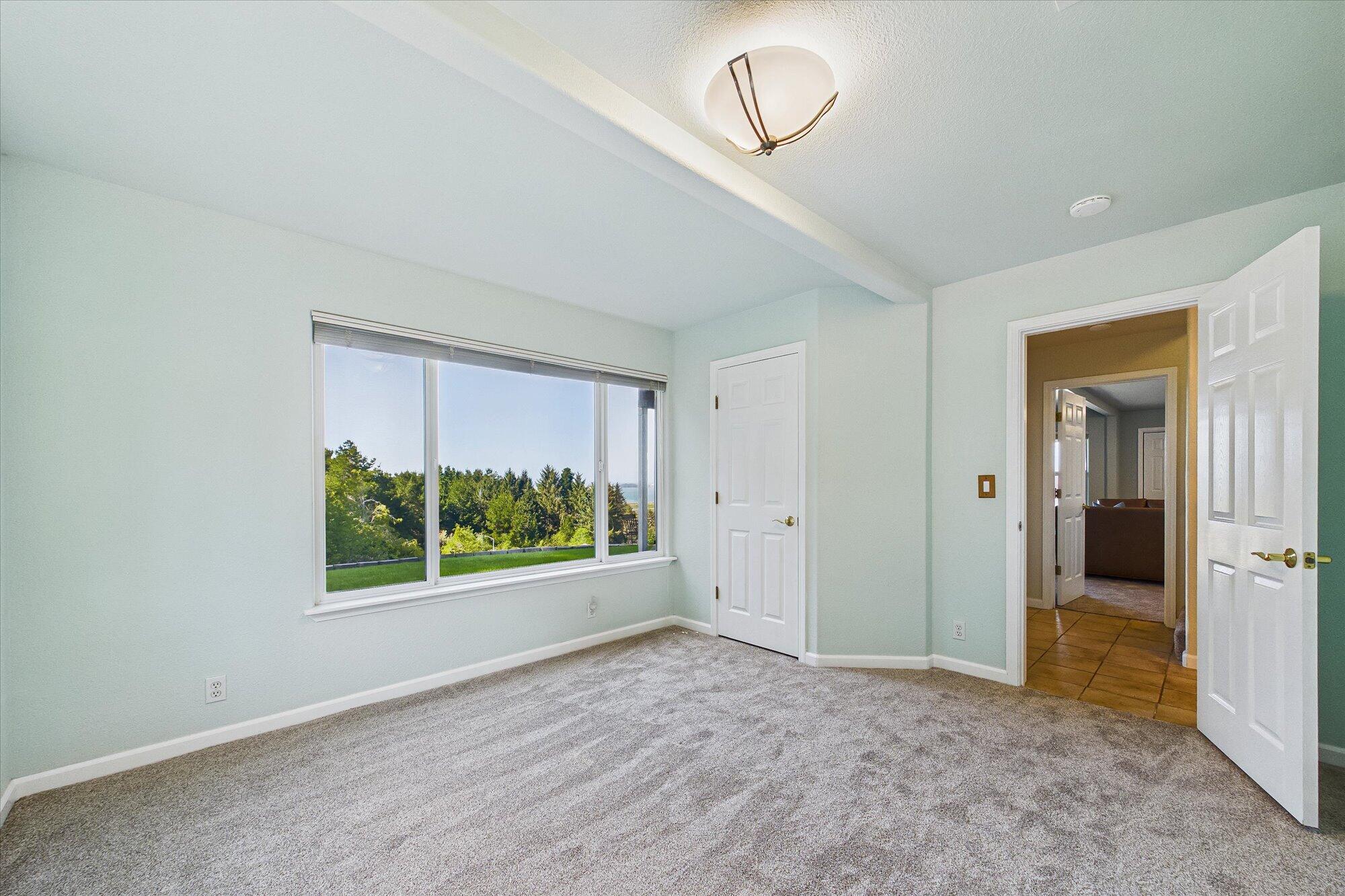 8 Minette Lane